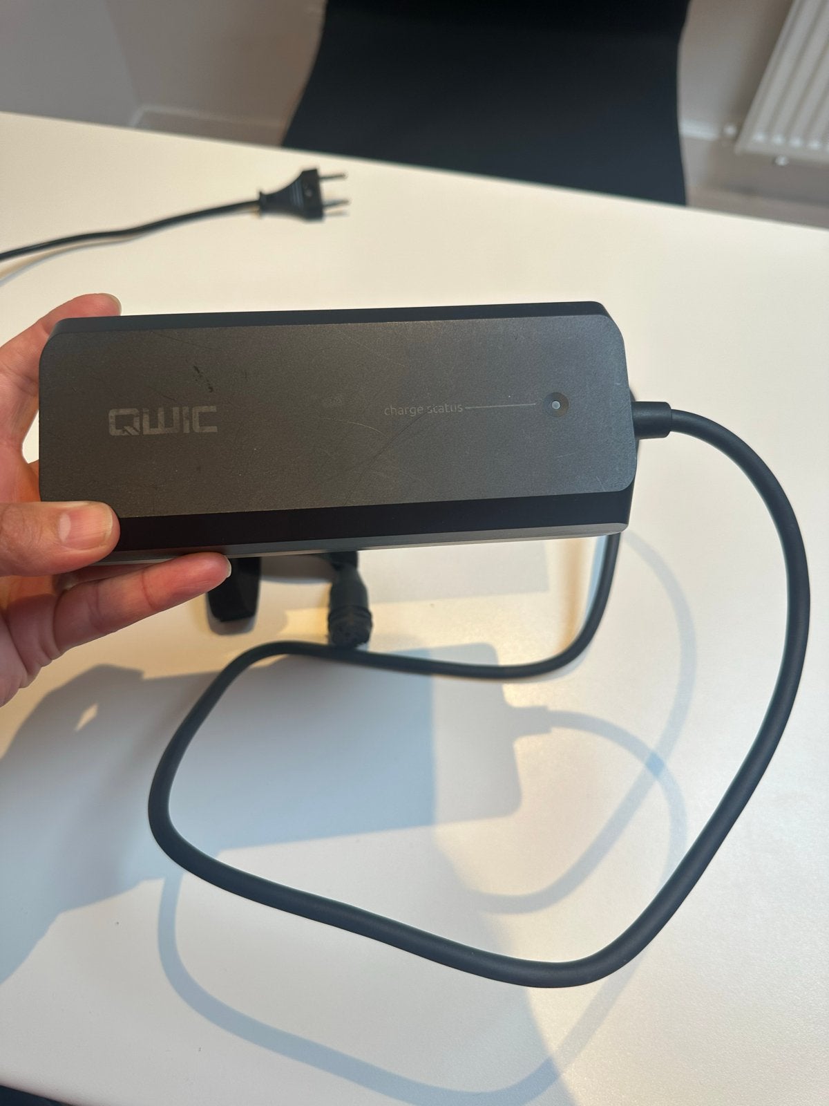 Qwic acculader Premium-Q Travel Charger, Fietsen en Brommers, Zo goed als nieuw