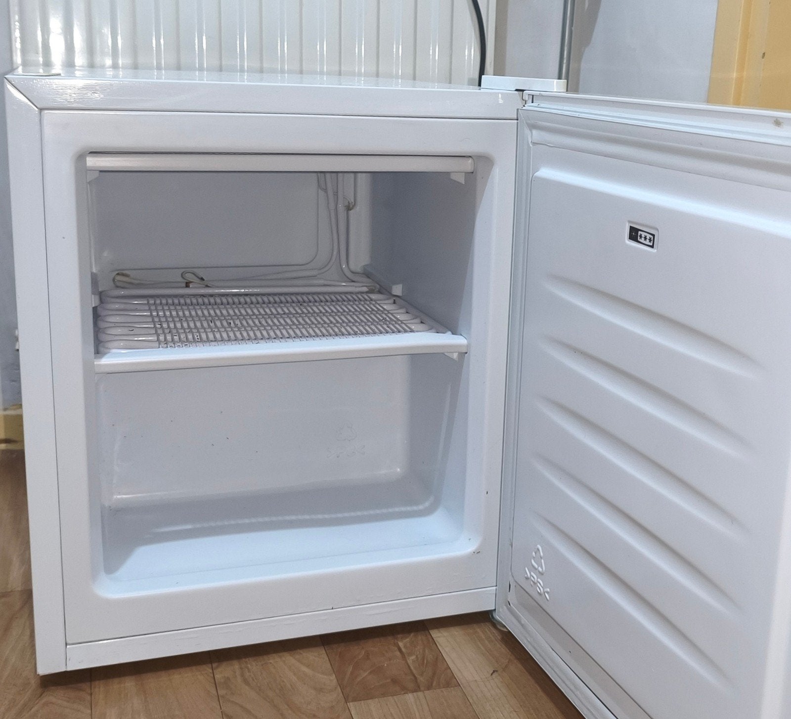 Zanussi mini vriezer in perfecte staat.Energieklasse A++, Witgoed en Apparatuur, Minder dan 85 cm, Minder dan 60 cm, Zo goed als nieuw