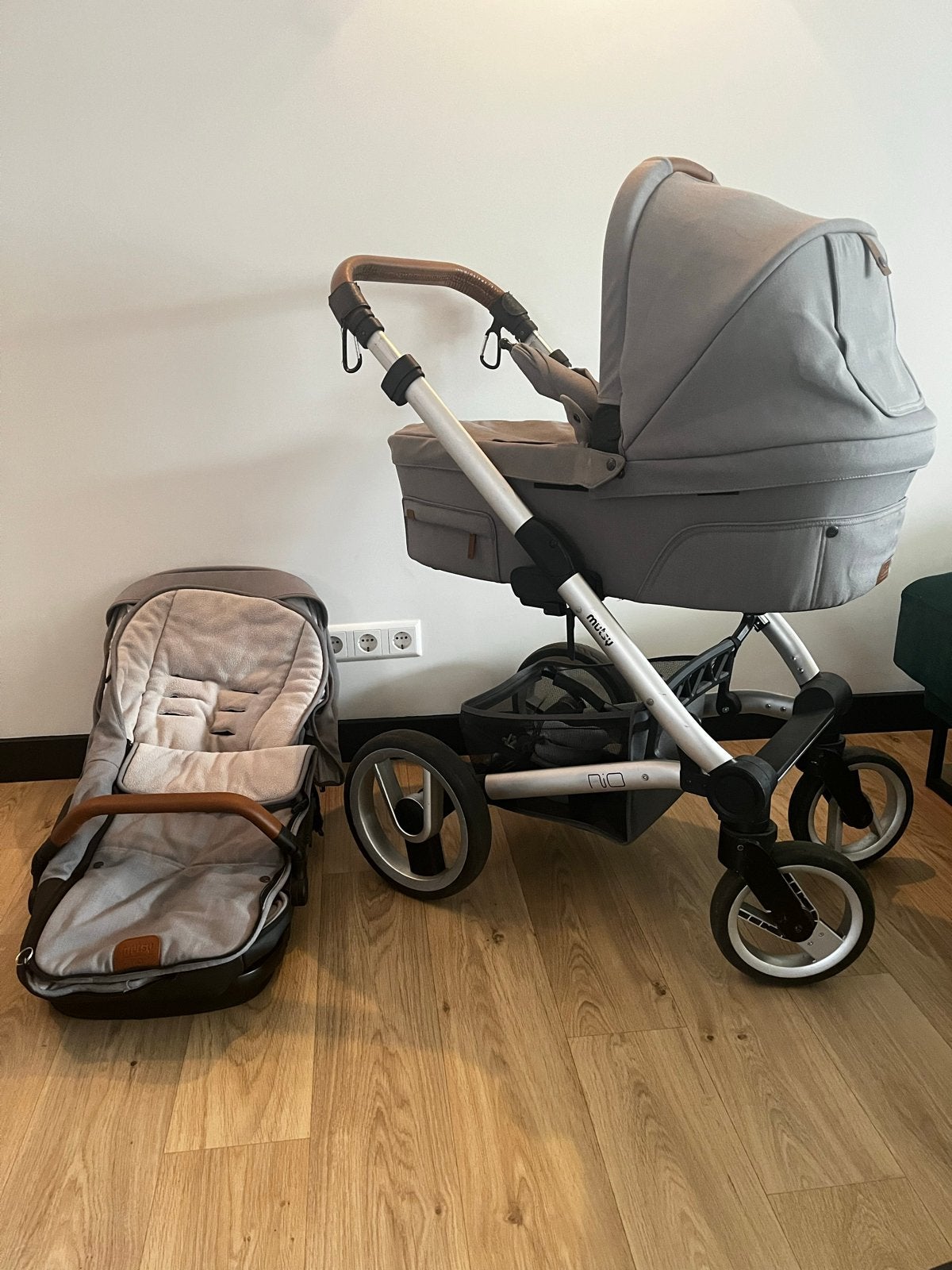 Mutsy Nio kinderwagen - Compleet met reiswieg en zitje, Ophalen, Gebruikt, Combiwagen, Met reiswieg