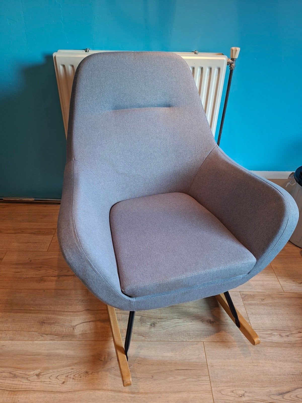 Jysk Nebel Schommelstoel - blauw-grijs, met lichte vlek, Ophalen, Hout, Gebruikt, Eén