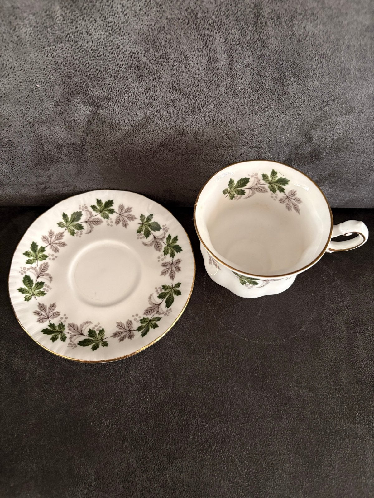 Royal Standard Bone China Kop en Schotel - Bladmotief, Ophalen of Verzenden