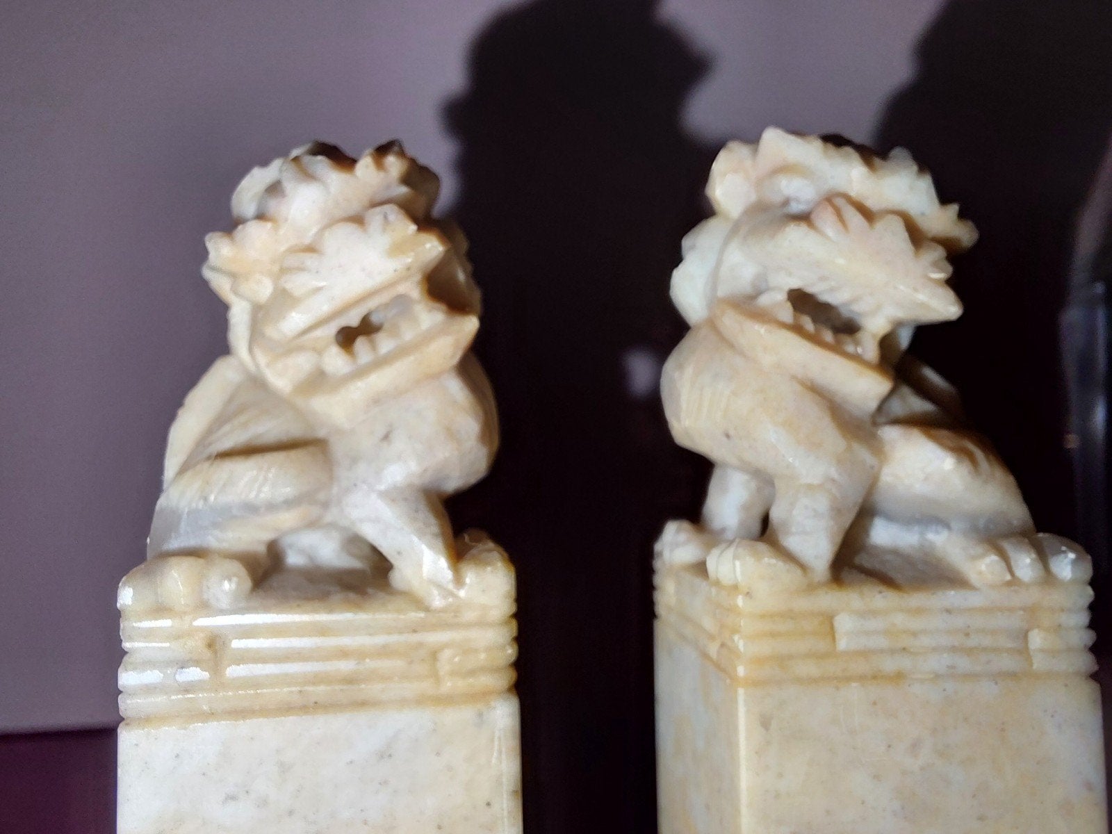Set van 2 Chinese Foo Dog Stenen Zegels - Handgesneden, Steen/keramiek, Beige, Ophalen of Verzenden, China