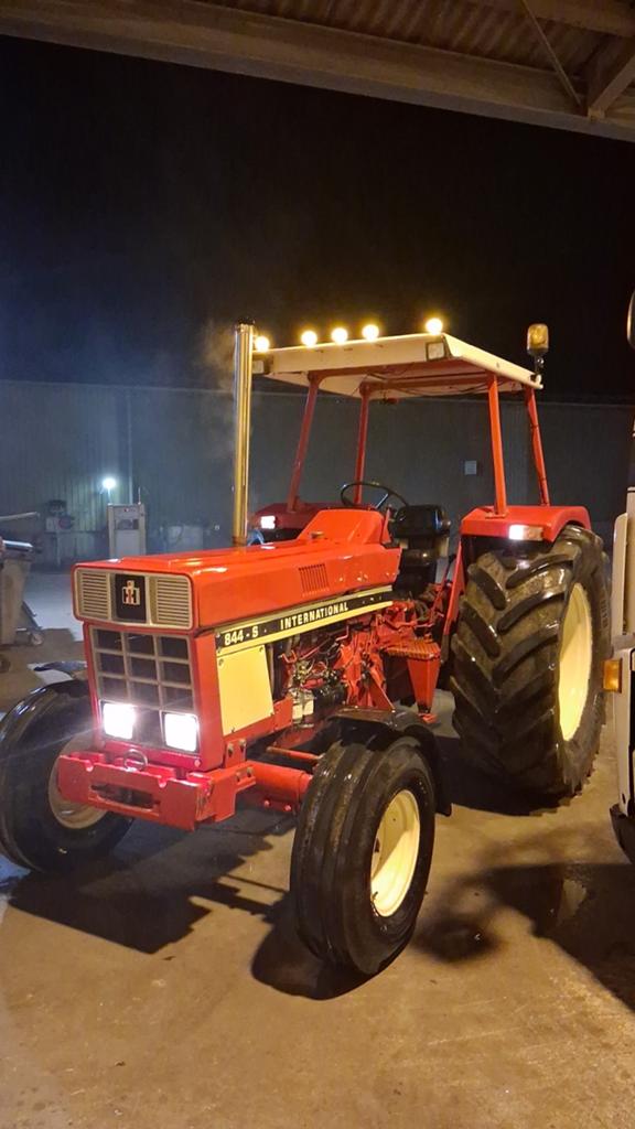 International 844-S Tractor - Goed onderhouden, Kleding | Dames, Schoenen, Ophalen