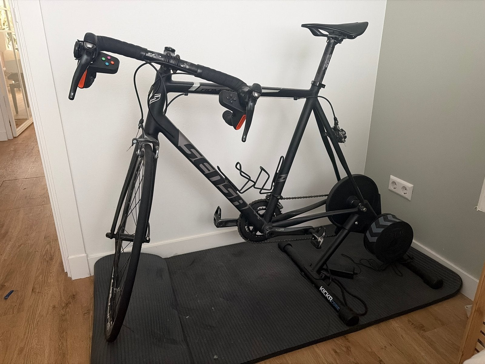 Sensa Romagna racefiets met Wahoo KICKR CORE fietstrainer, 28 inch, Aluminium, Zo goed als nieuw, Meer dan 20 versnellingen
