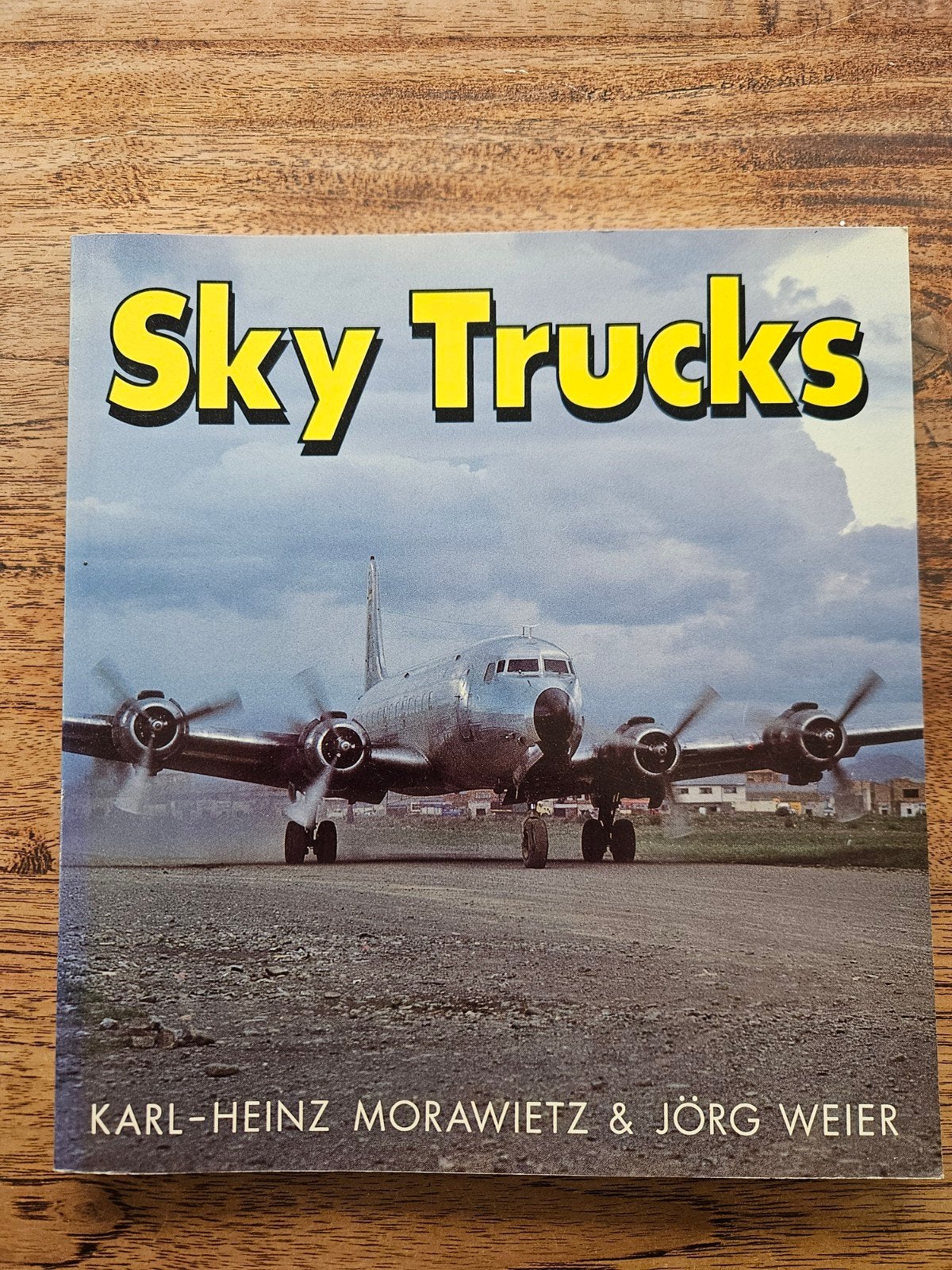 Sky Trucks - Vliegtuigen Boek, Ophalen of Verzenden, Zo goed als nieuw