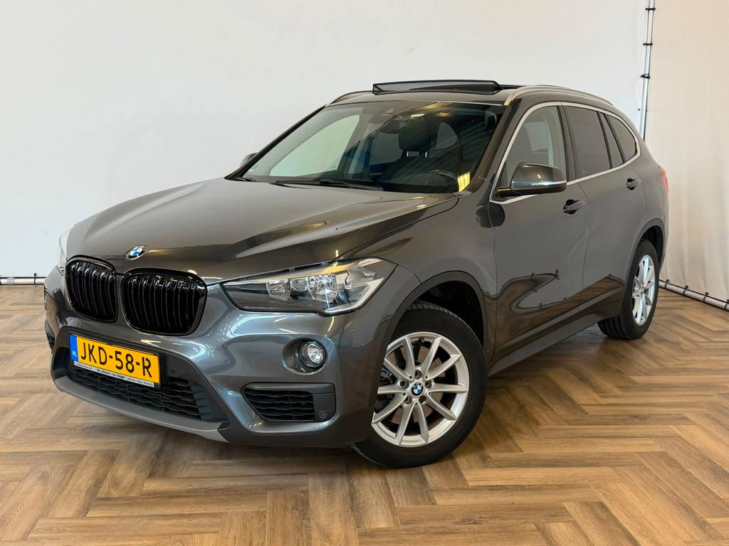 BMW X1 SDrive20i|AUTOMAAT|PANO|INRUIL MOGELIJK|, 1998 cc, Stof, Bedrijf, 1455 kg