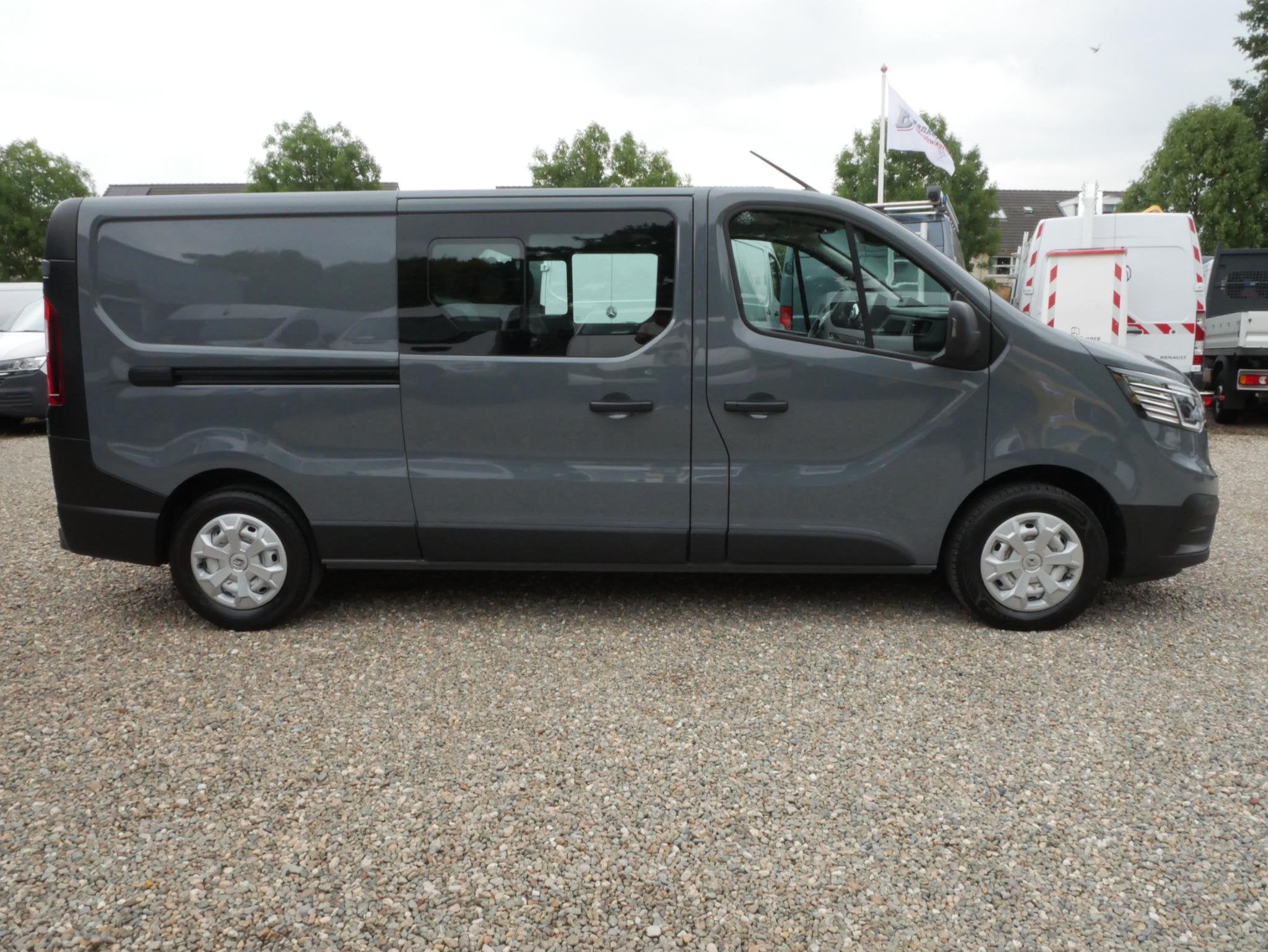 Renault Trafic 2.0 Blue dCi 130PK L2 Dubbel cabine Airco, Voorwielaandrijving, Dealer onderhouden, Stof, Gebruikt