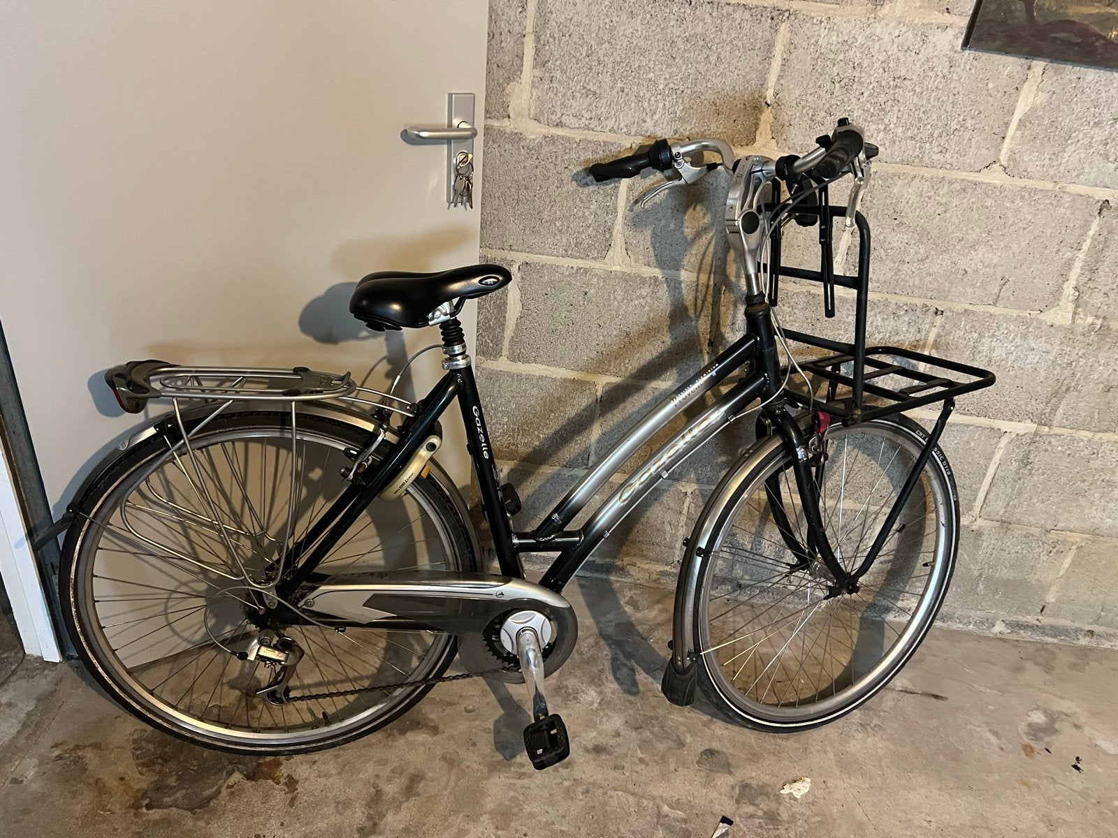 Gazelle Damesfiets 28 inch met Voordrager en Versnellingen, Velgrem, Versnellingen, Ophalen of Verzenden, Gazelle