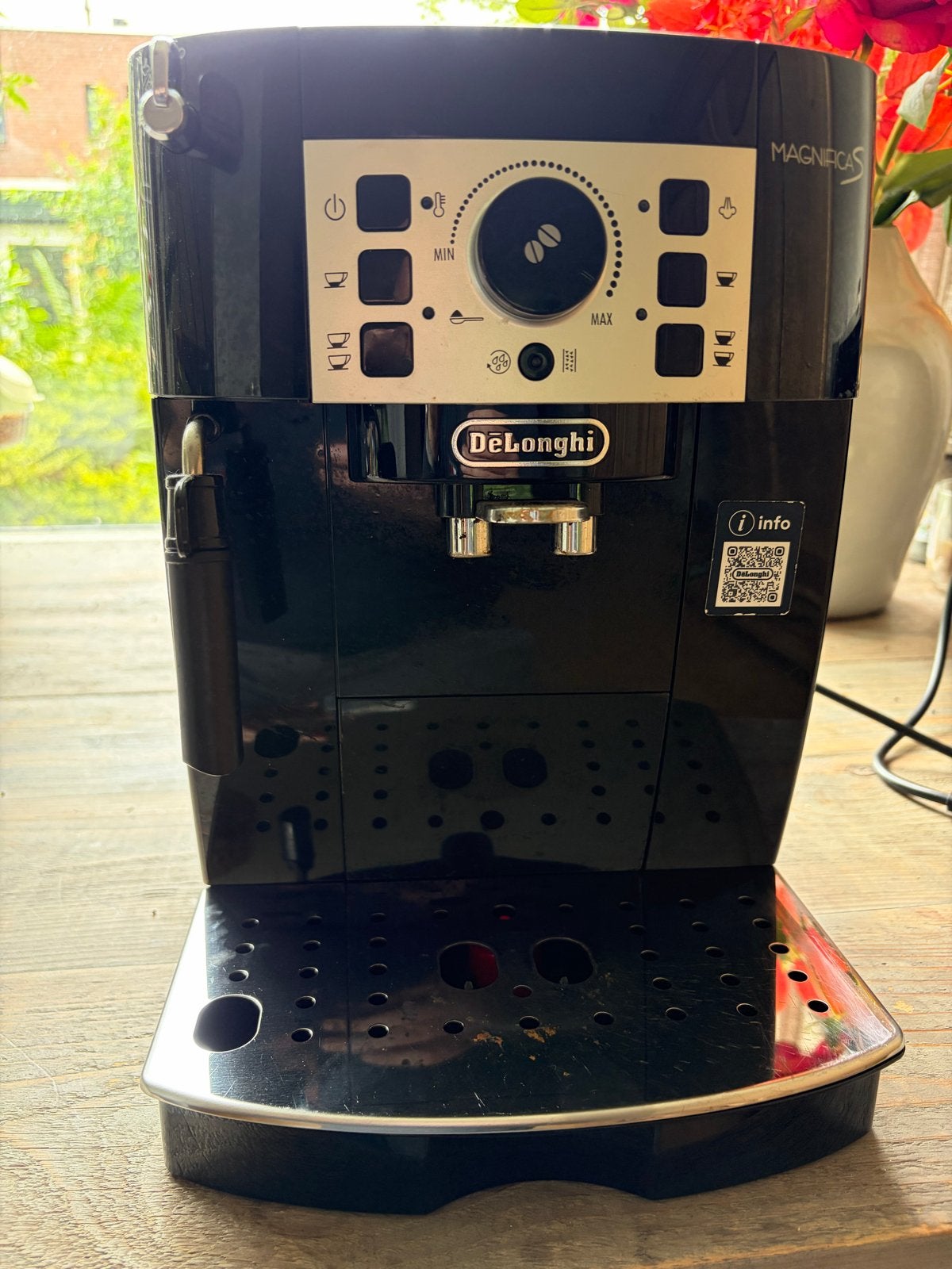 DeLonghi Magnifica S ECAM 22.110.B Koffiemachine NW €279, Afneembaar waterreservoir, Gebruikt, Koffiemachine, Gemalen koffie
