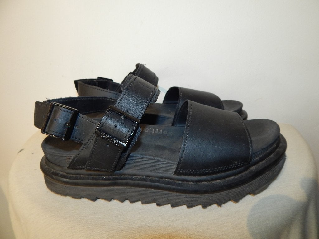 Dr Martens fijne sandalen zwart bredere banden gespen 40, Verzenden, Zwart, Sandalen of Muiltjes, Dr. Martens