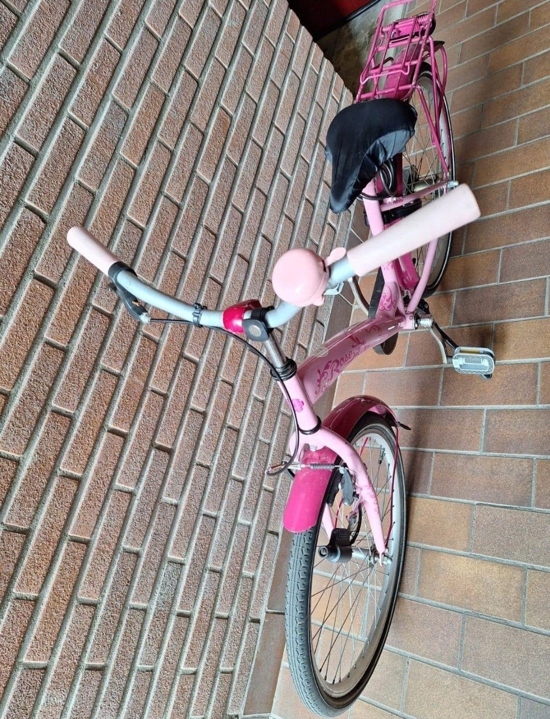 Roze kinderfiets 24 inch, Fietsen en Brommers, Ophalen, Terugtraprem, Handrem, Gebruikt