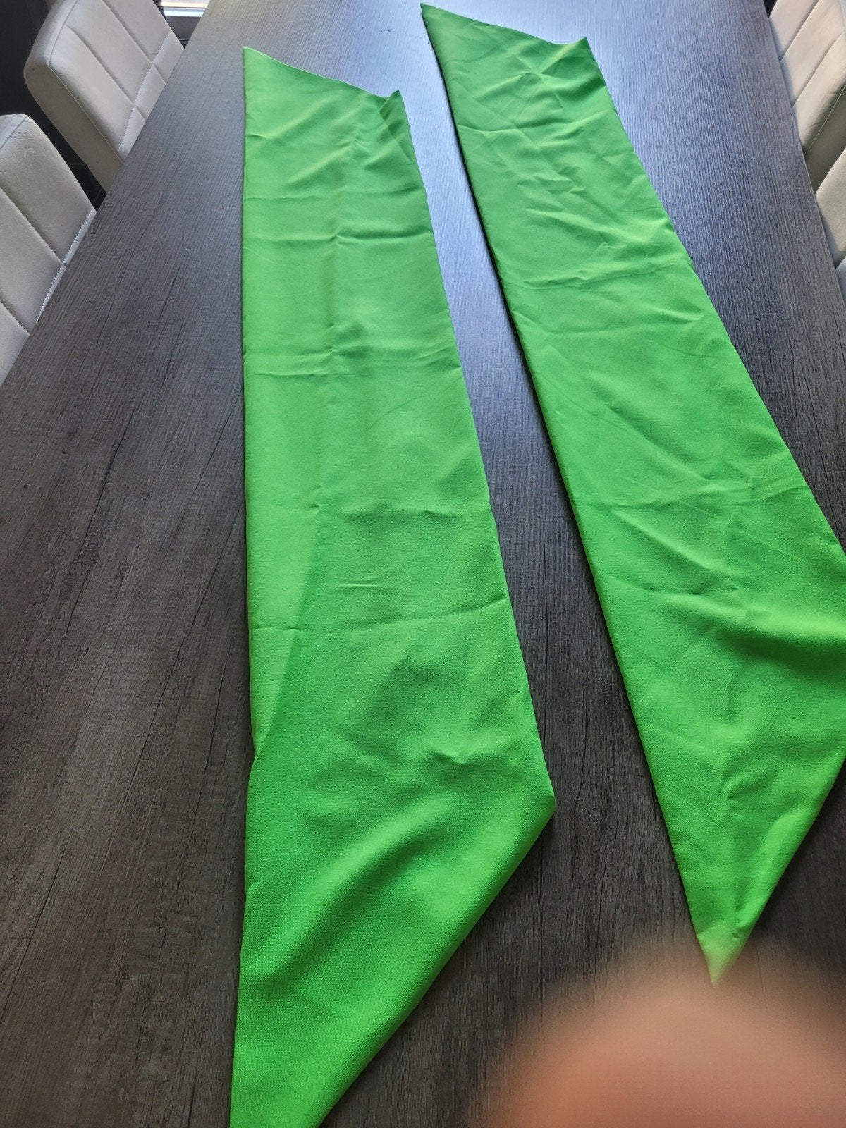 48 groene sjaals voor carnavalsclub of andere club, Carnaval, Maat 46/48 (XL) of groter, Nieuw, Ophalen of Verzenden
