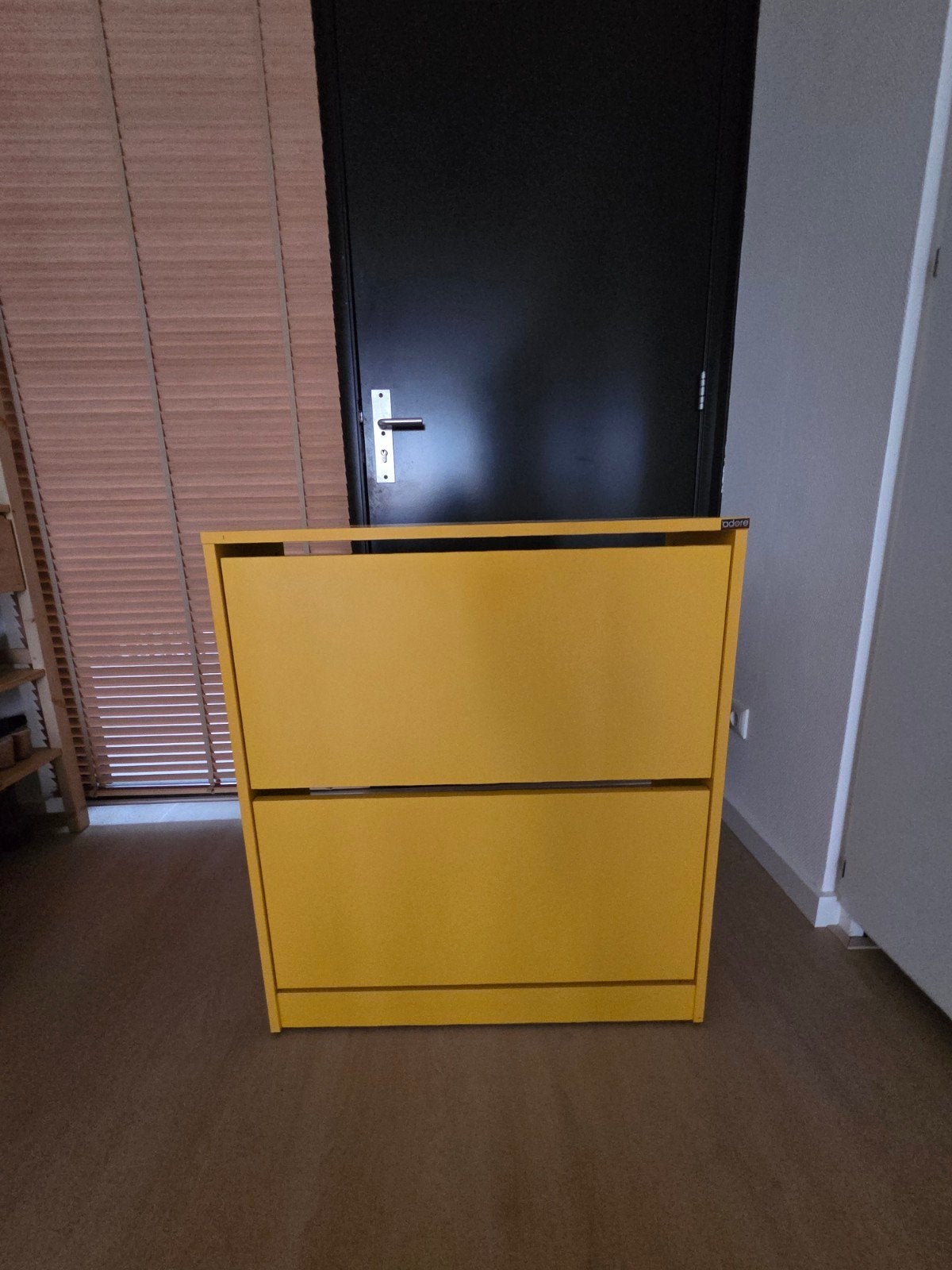 Yellow shoe cabinet, Ophalen, Zo goed als nieuw