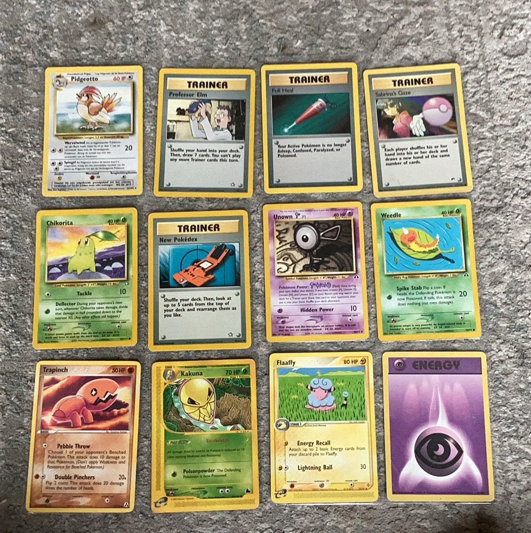 Pokemon kaarten rond de 25 jaar oud, Hobby en Vrije tijd, Verzamelkaartspellen | Pokémon, Ophalen of Verzenden, Gebruikt, Meerdere kaarten