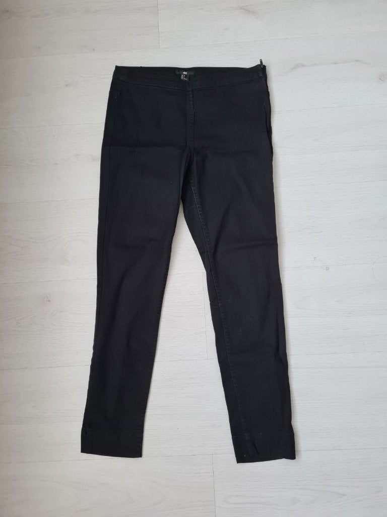 Zwarte Broek Maat 38 (H&M) rits aan de zijkant, Maat 38/40 (M), Zwart, Ophalen of Verzenden, Zo goed als nieuw