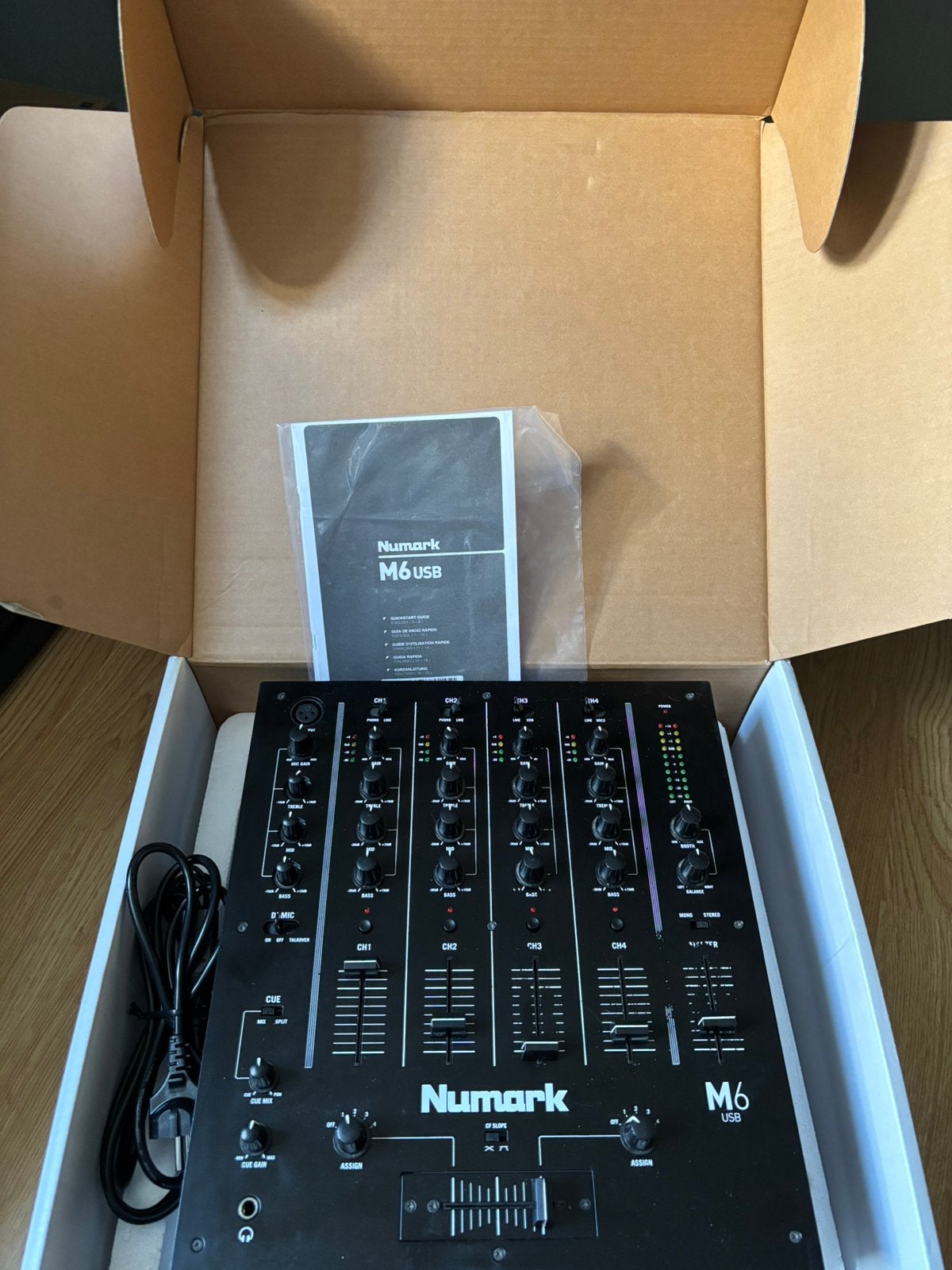 Numark M6 USB, Muziek en Instrumenten, Ophalen of Verzenden, Zo goed als nieuw, Minder dan 5 kanalen, Microfooningang