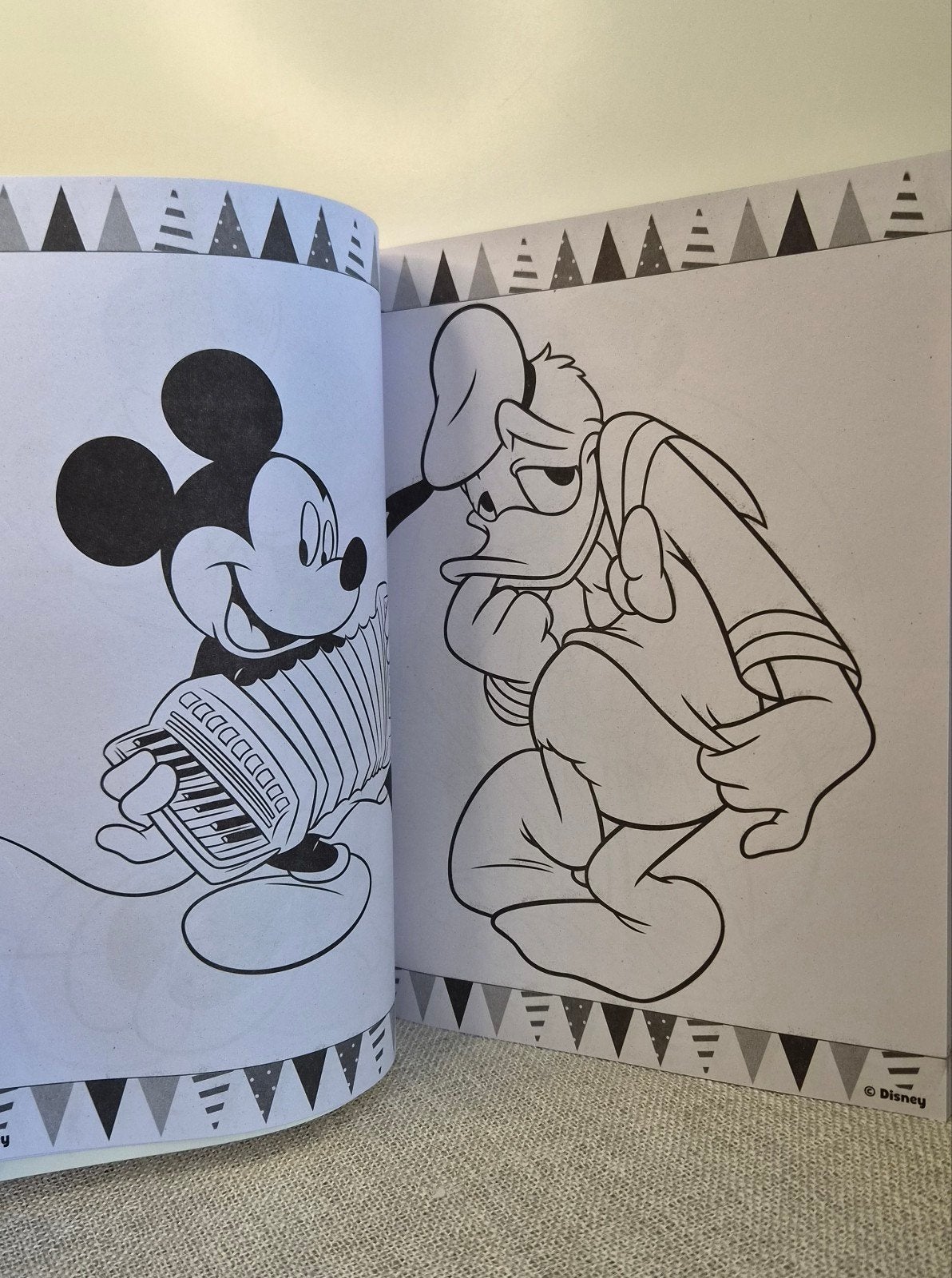 Disney Mickey & Friends MegaColor + Stickers kleurboek, Ophalen of Verzenden, Nieuw, Disney, Non-fictie