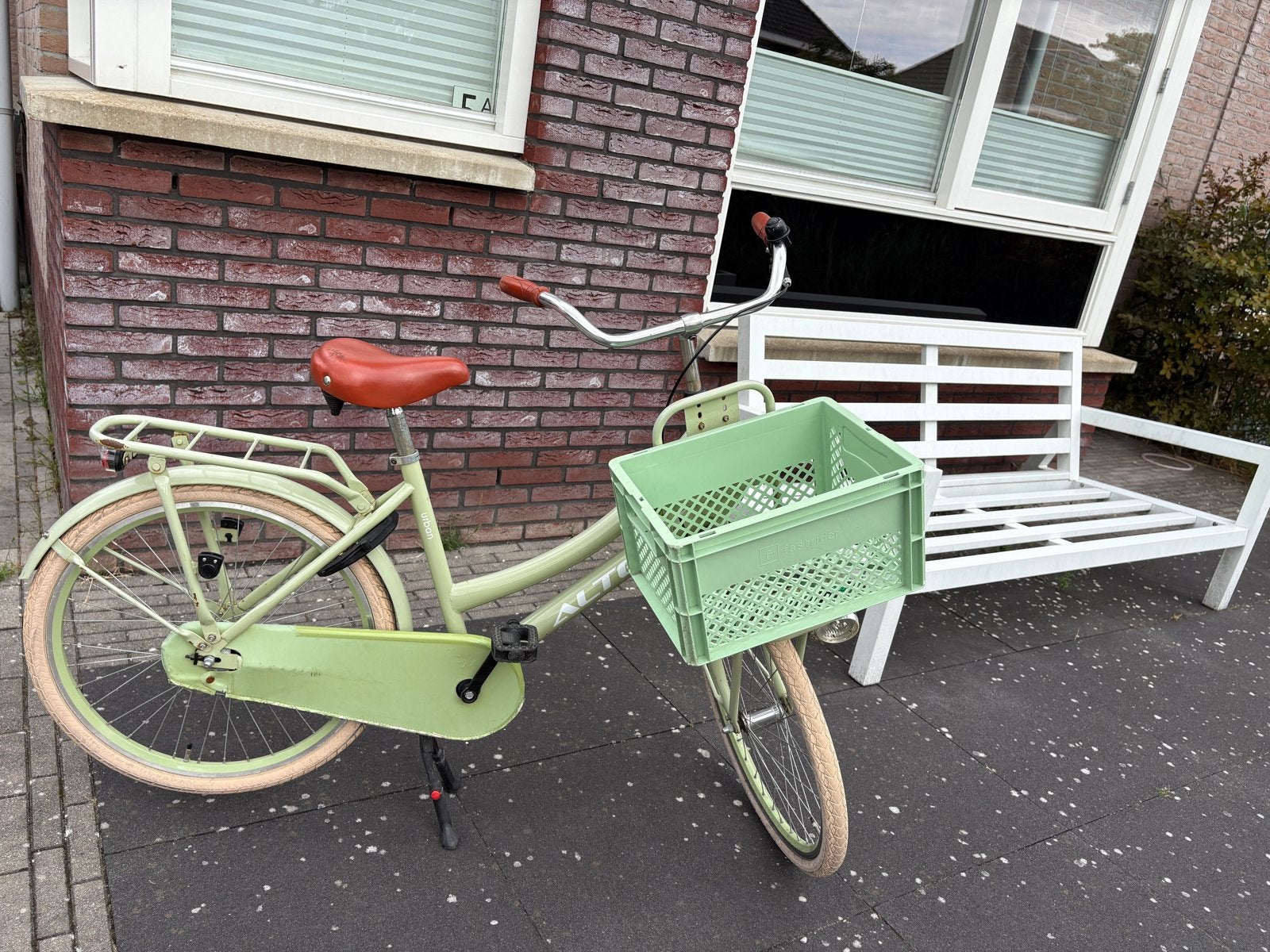 Altec Urban fiets met krat - goed gebruikt, Fietsen en Brommers, Terugtraprem, Zo goed als nieuw, 50 tot 53 cm, Ophalen