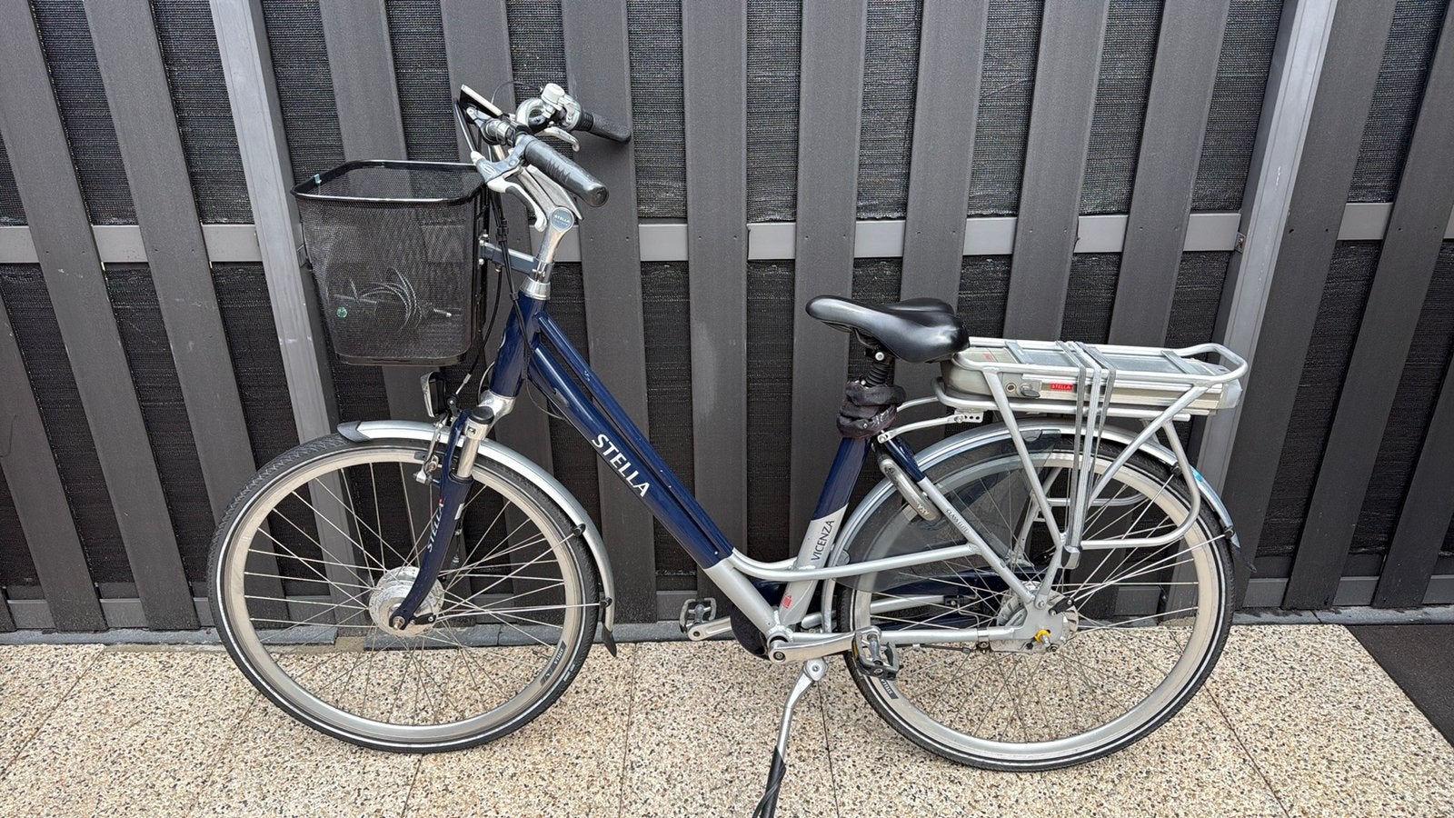 Zeer nette Elektrichefiets Stella vicenza 28 inch, Zo goed als nieuw, 51 tot 55 cm, 50 km per accu of meer, Ophalen
