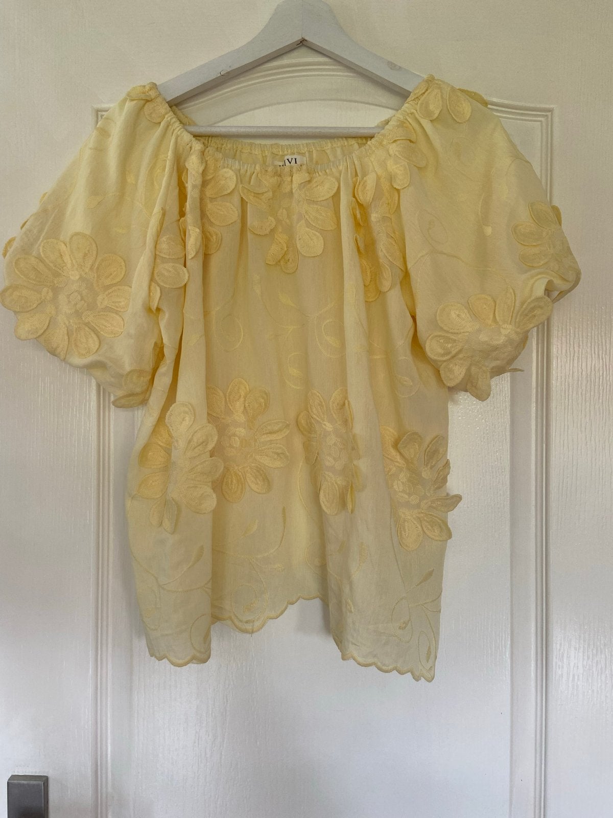 IVIVI Gele Blouse met Geborduurde Bloemen M/L, Maat 38/40 (M), Geel, Ophalen of Verzenden, Zo goed als nieuw