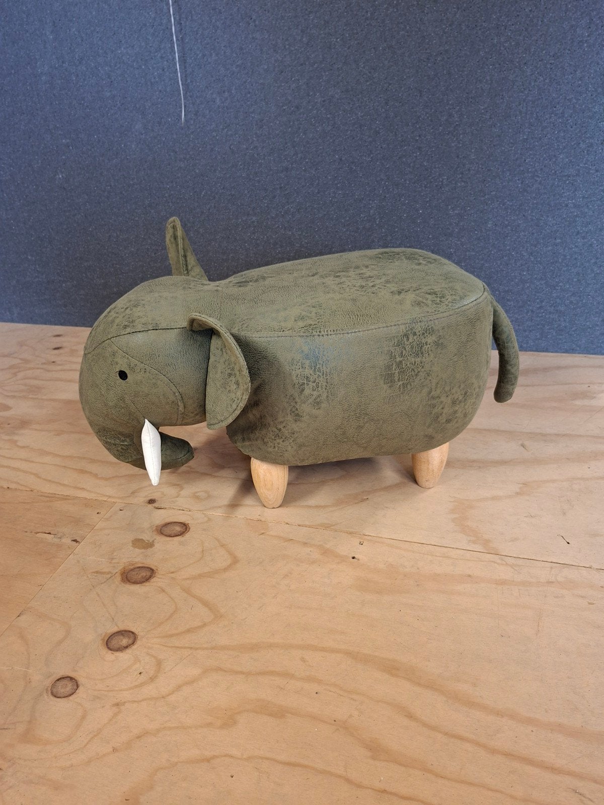 kinder krukje olifant, Ophalen, Zo goed als nieuw, Beeldje of Figuurtje