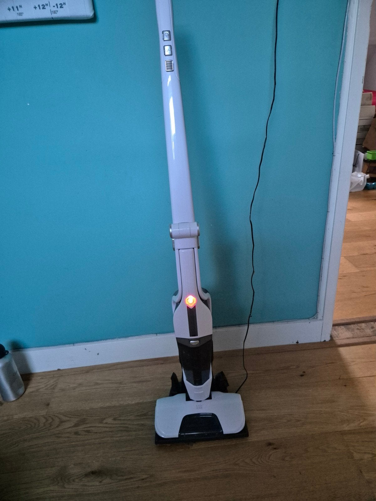 Draadloze Steelstofzuiger Aldi met Kruimeldief & LED, Ophalen, Gebruikt, Draadloos, Reservoir