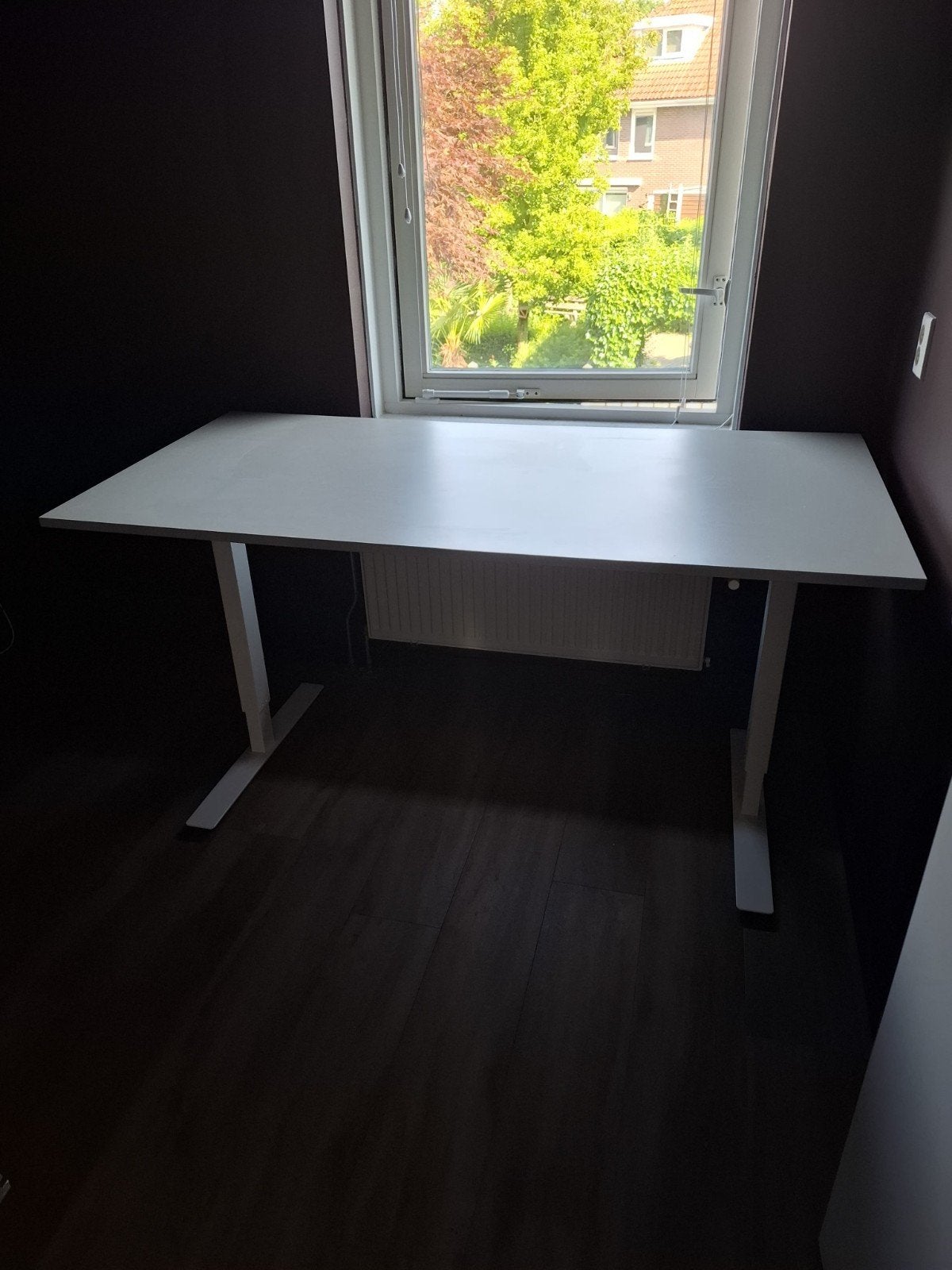 IKEA Trotten Zit-sta bureau - Beige blad, Ophalen, Zit-sta bureau, In hoogte verstelbaar, Zo goed als nieuw