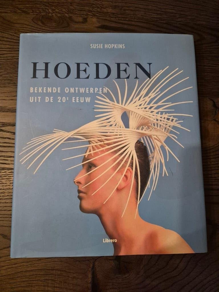 S. Hopkins - Hoeden van de 20e eeuw, Boeken, Ophalen of Verzenden, Zo goed als nieuw, Mode algemeen, S. Hopkins