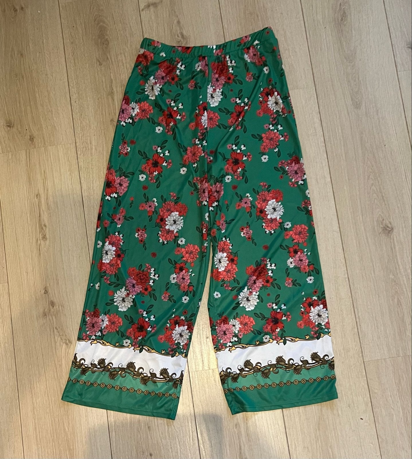 Zara bloemenprint broek - Groen met rood/wit, Ophalen of Verzenden, Zo goed als nieuw, Driekwart, Maat 36 (S)