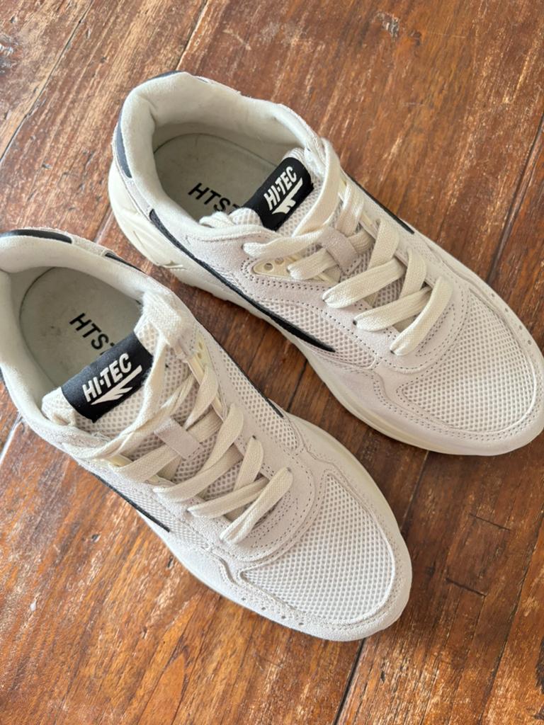 Hi-tec sneakers, Kleding | Dames, Schoenen, Wit, Ophalen of Verzenden, Sneakers of Gympen, Zo goed als nieuw