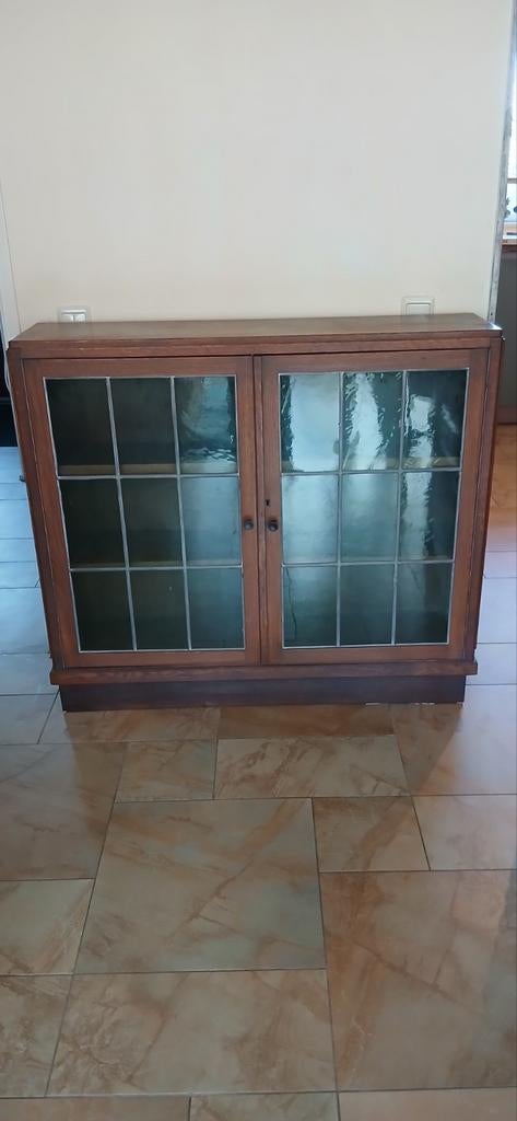 Kast met glazen deuren, Ophalen