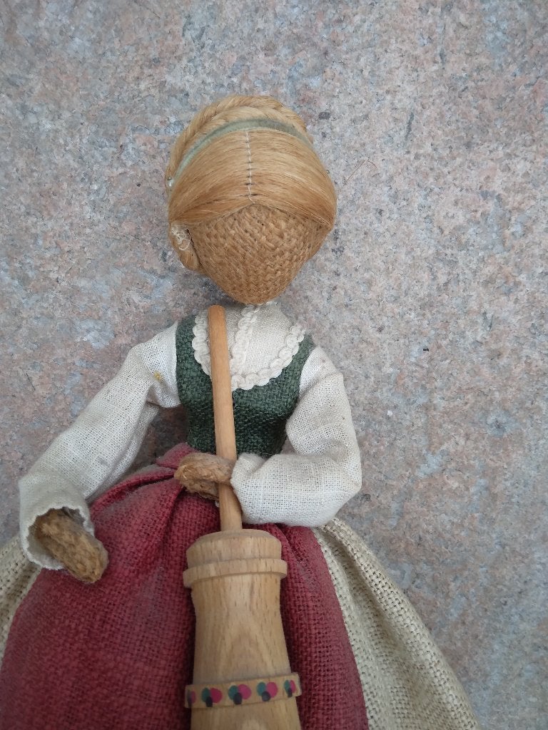 Pop, Melkmeisje met karnton Zuid-Duitsland. Handwerk, Ophalen of Verzenden, Nieuw