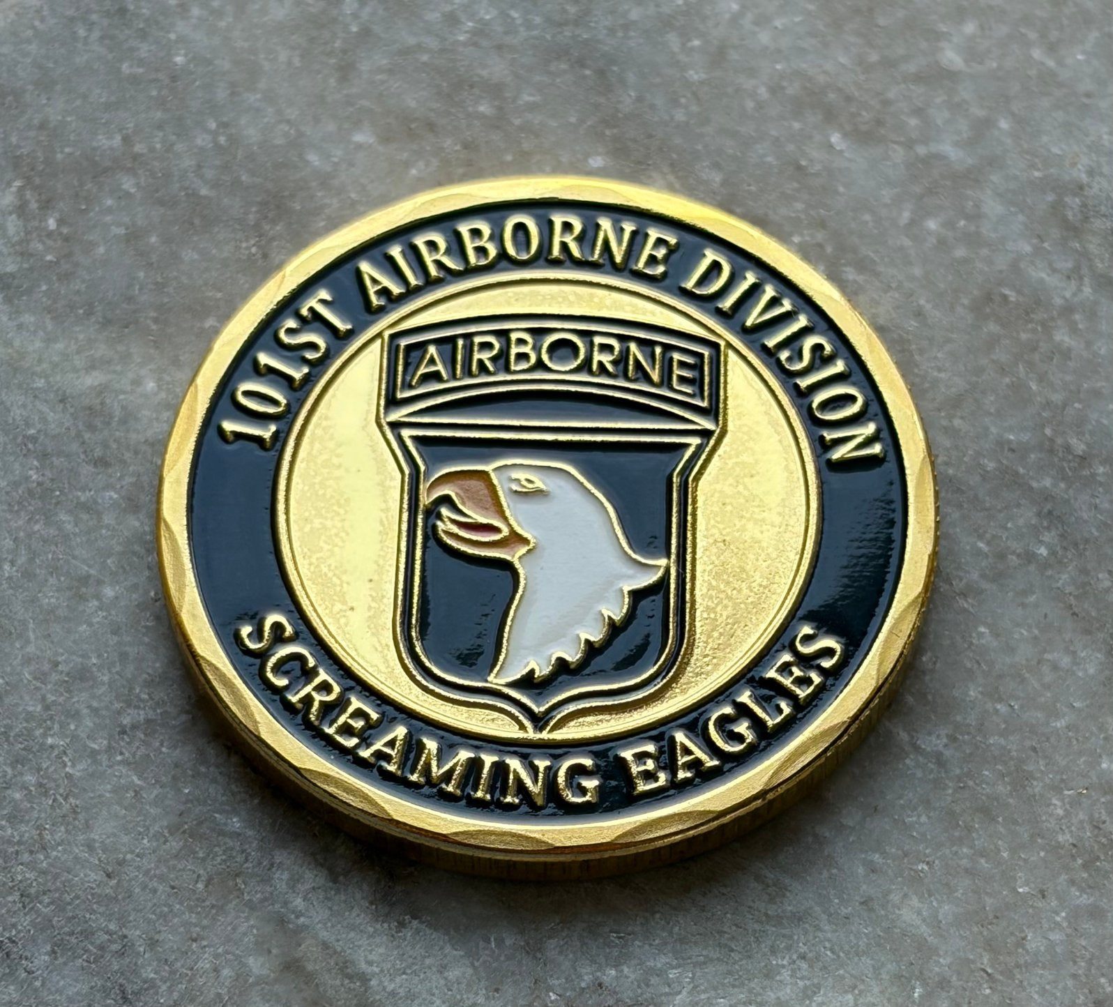 US Army 101st airborne division coin, Ophalen of Verzenden, Landmacht, Amerika, Embleem of Badge