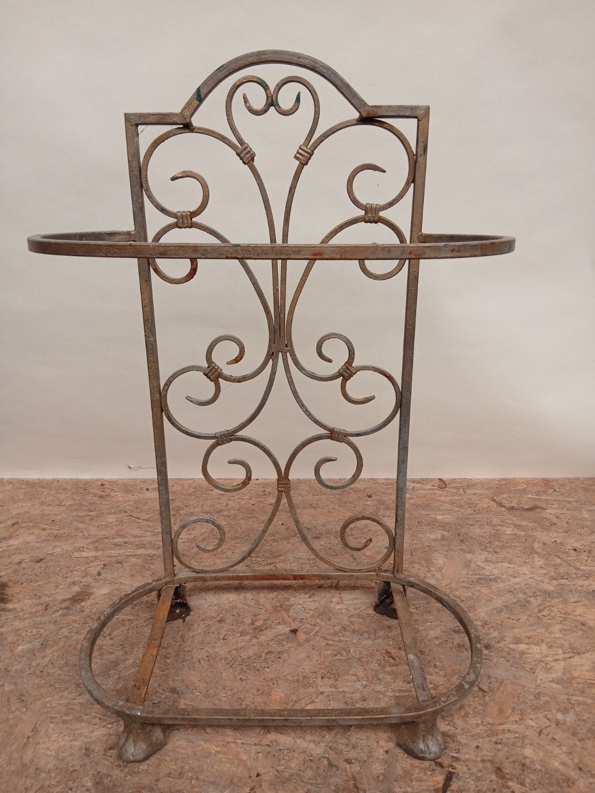 Antieke smeedijzeren paraplubak - 60 cm hoog, Huis en Inrichting, Woonaccessoires | Paraplubakken, Gebruikt, Metaal, Ophalen of Verzenden