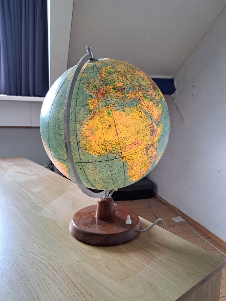Vintage wereldbol lamp met houten voet , kaart beschadigd, Ophalen, Gebruikt, Kunststof, 30 cm