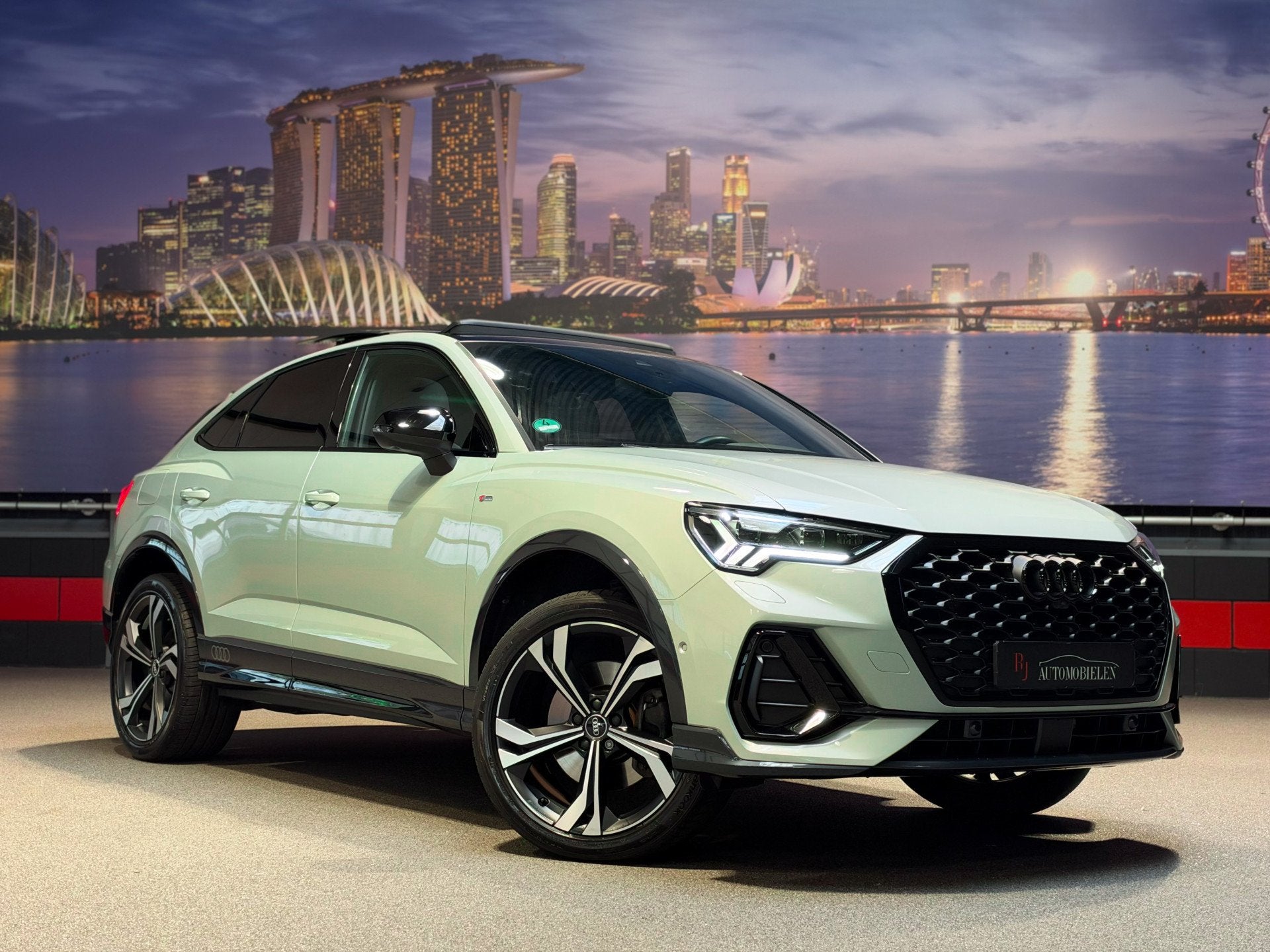 Audi Q3 Sportback 45 TFSI e 3xS-Line TAURUS SILBER |B&o|MEMO, Gebruikt, Hybride Elektrisch/Benzine, SUV of Terreinwagen, Zilver of Grijs