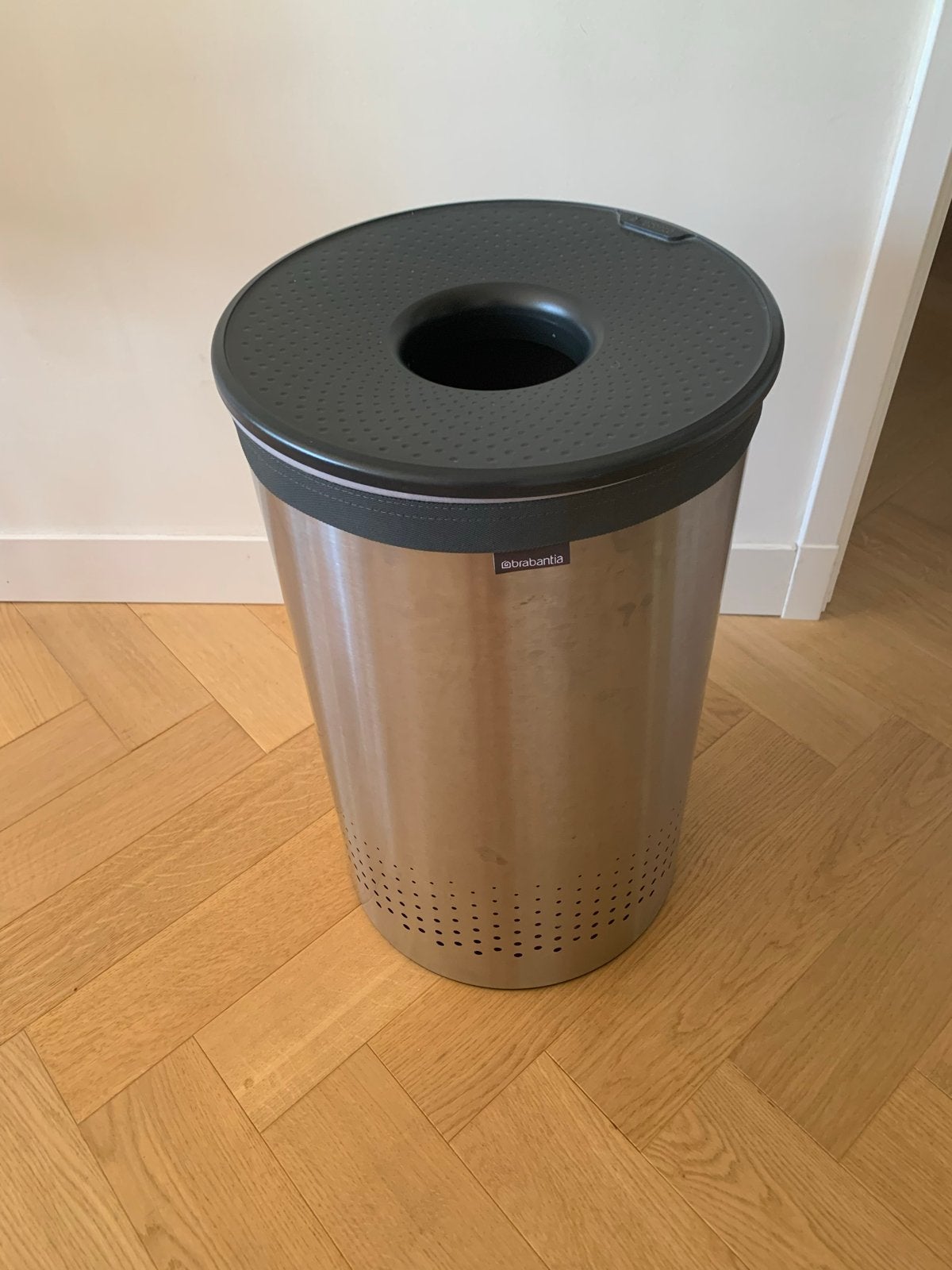 Brabantia Wasbox - RVS met kunststof deksel, Huis en Inrichting, Badkamer | Badtextiel en Accessoires, Ophalen, Zo goed als nieuw