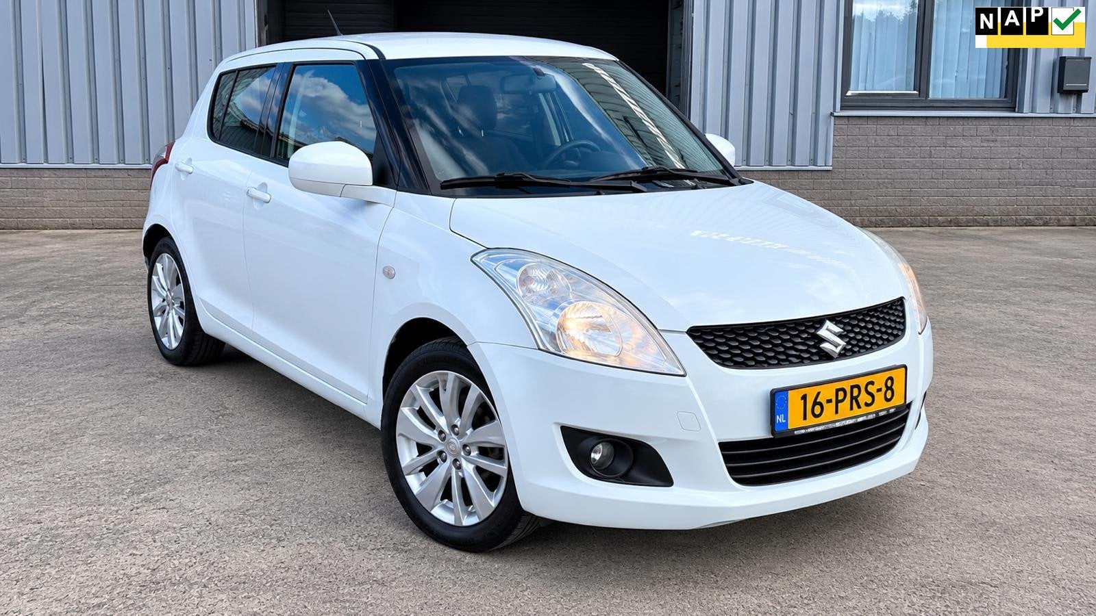 Suzuki Swift 1.2 Exclusive EASSS Carplay/Cruise/Trekhaak/Air, Voorwielaandrijving, Gebruikt, 4 cilinders, 400 kg