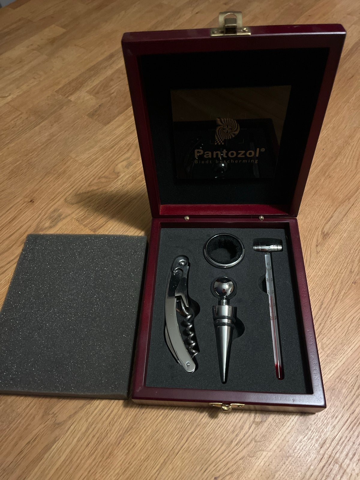 Wijnaccessoires- ongebruikte set in houten kistje - Pantozol, Overige typen, Hout, Nieuw, Ophalen of Verzenden