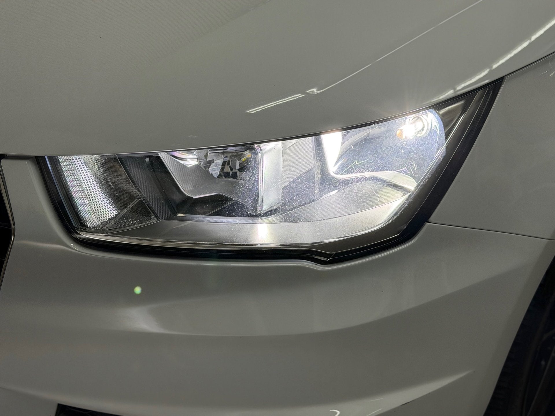 Audi A1 Sportback 1.0 TFSI S-Line 2016 NAP AUTOMAAT CRUISE N, Auto's, Audi, 4 stoelen, Wit, Origineel Nederlands, Bedrijf