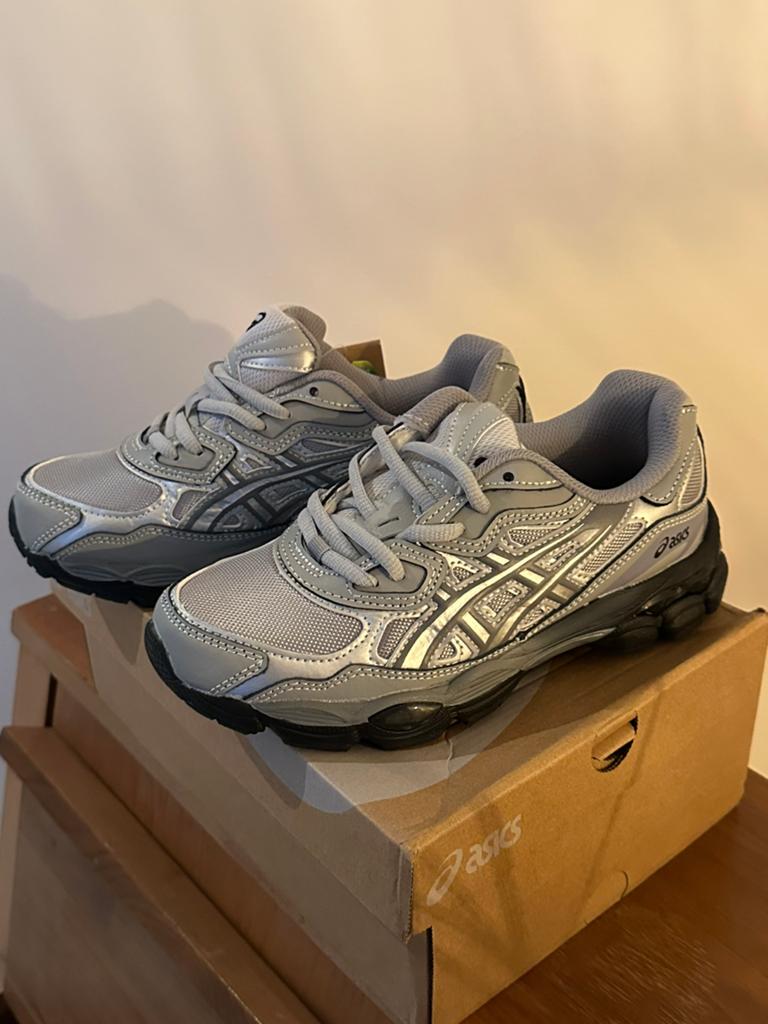 Asics gel nyc silver/grey 37, Overige kleuren, Nieuw, Ophalen of Verzenden, Sneakers of Gympen