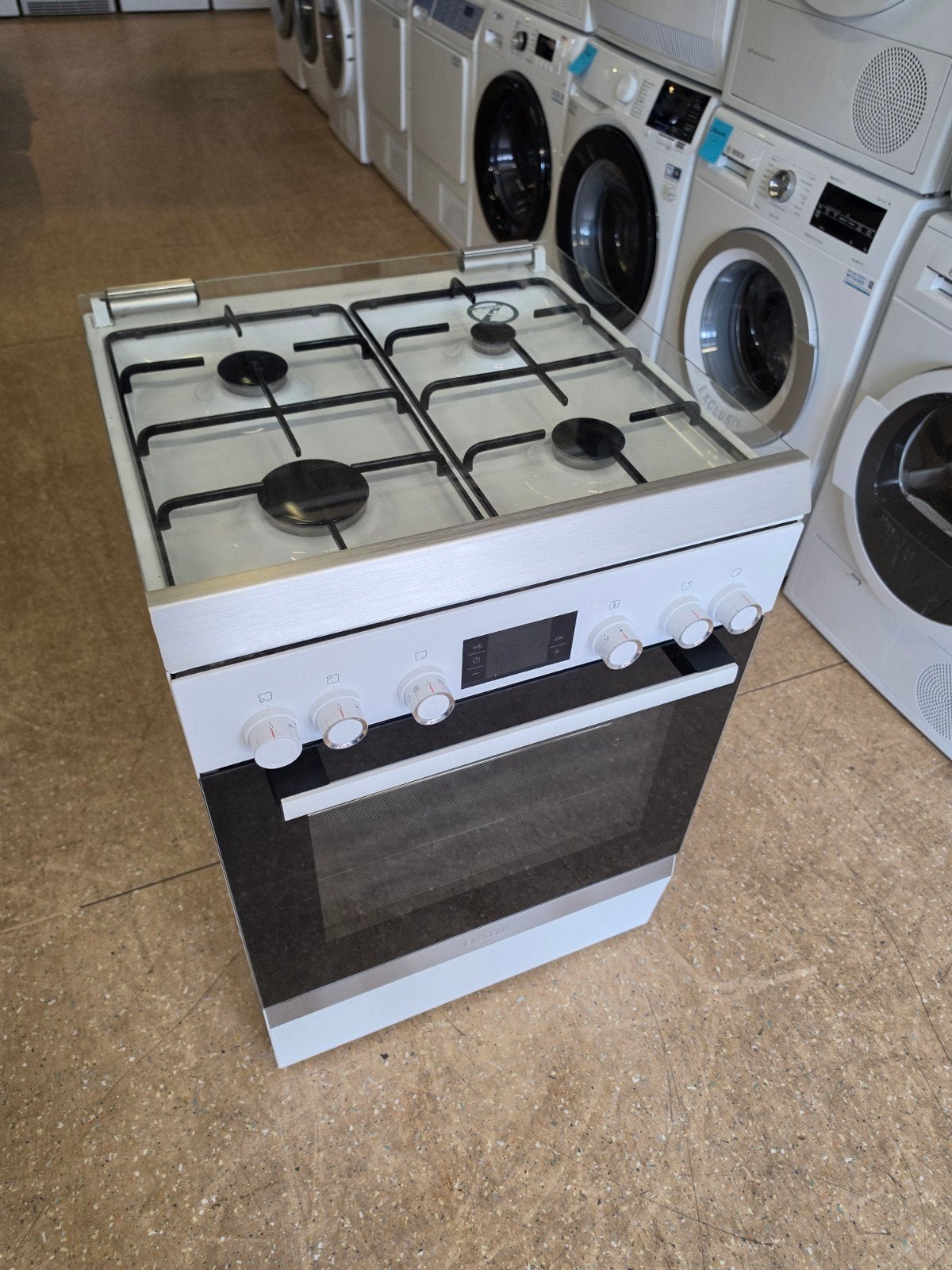 Bosch 4 pits gasfornuis | Hete lucht oven | Gratis thuis, Bosch, Jirnsum, 60 cm of meer, Zo goed als nieuw