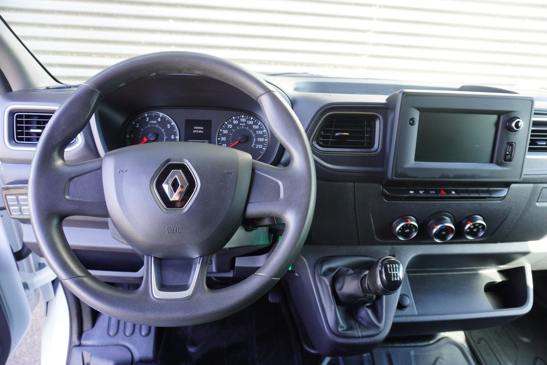 Renault Master 150pk L2H2 MARGE Imperiaal HANDEL EXPORT STOR, Auto's, Voorwielaandrijving, Stof, Gebruikt, 4 cilinders