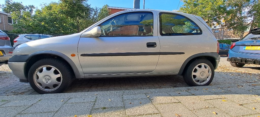 Opel Corsa 1.2 I 16V 3D AUTOMAAT 2000 Grijs, 31 €/maand, Origineel Nederlands, Overige kleuren, Elektrische ramen