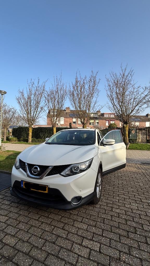 Nissan Qashqai 1.2 Dig-t 85KW 2WD 2015 Wit, Voorwielaandrijving, Stof, Zwart, 4 cilinders