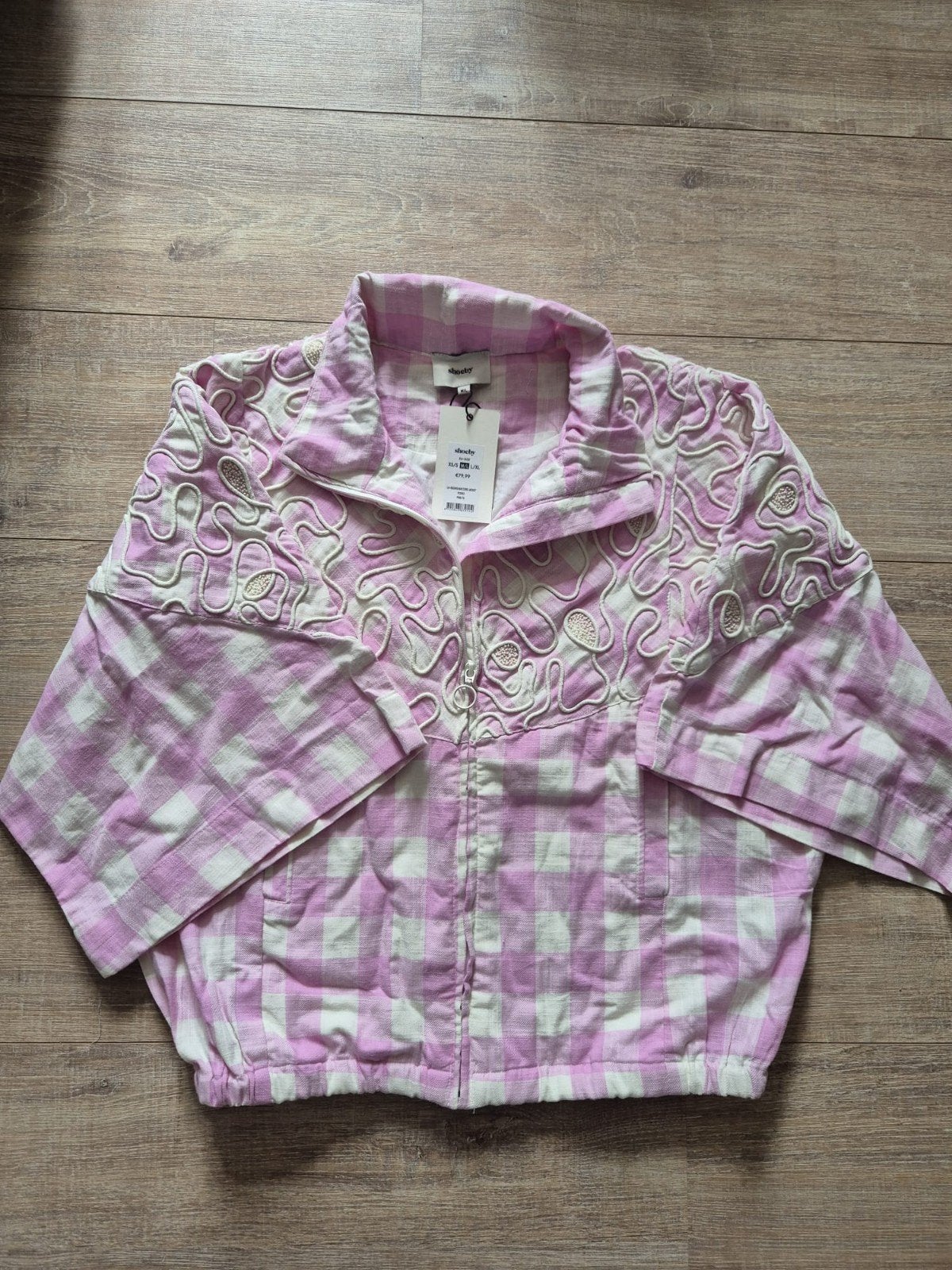 Roze geruit bloesje met borduursels - Nieuw met kaartje, Maat 38/40 (M), Nieuw, Ophalen of Verzenden, Shoeby