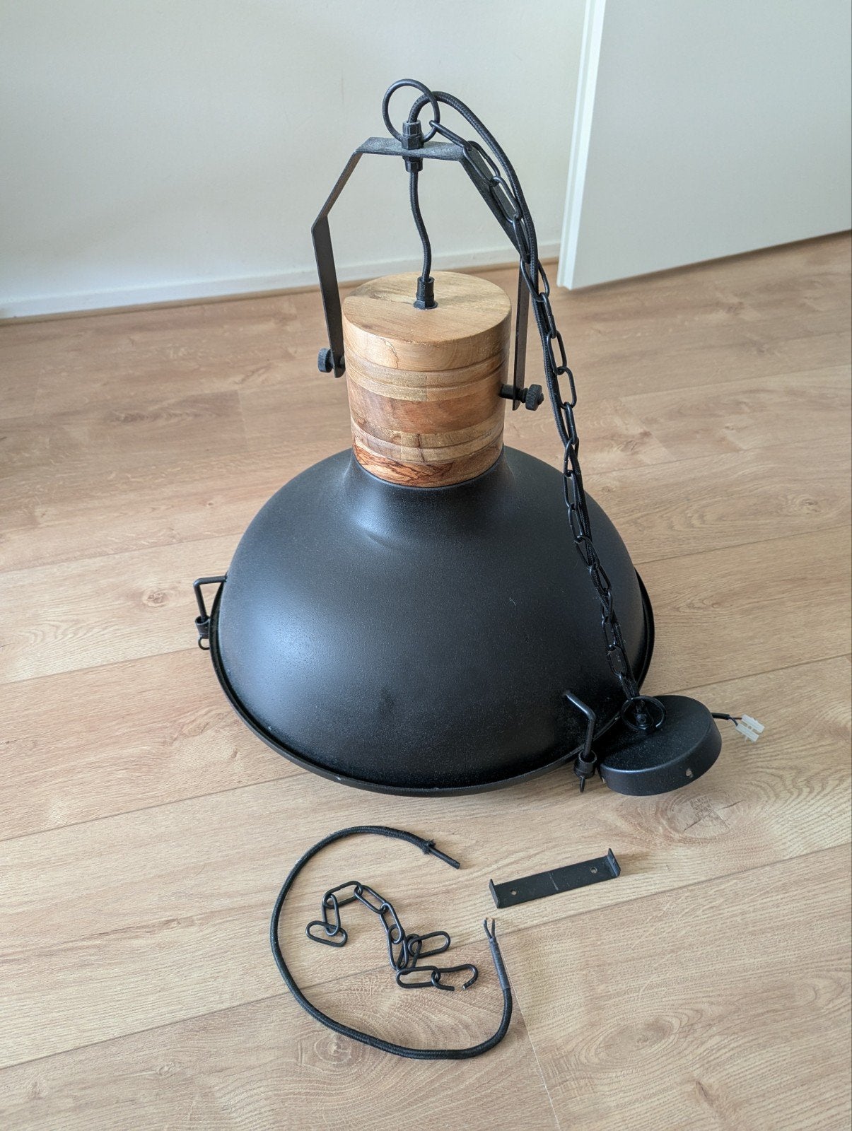 Industriële hanglamp Dutchbone - Zwart met hout, Ophalen, Gebruikt, E27 (groot), Industrieel