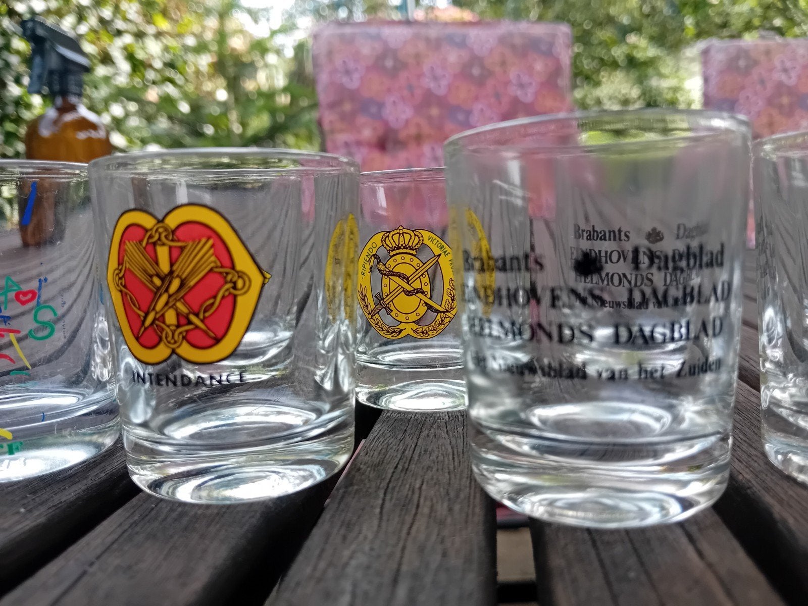 Borrelglaasjes met opdruk, Verzamelen, Glas en Borrelglaasjes, Ophalen of Verzenden, Zo goed als nieuw, Borrel- of Shotglas