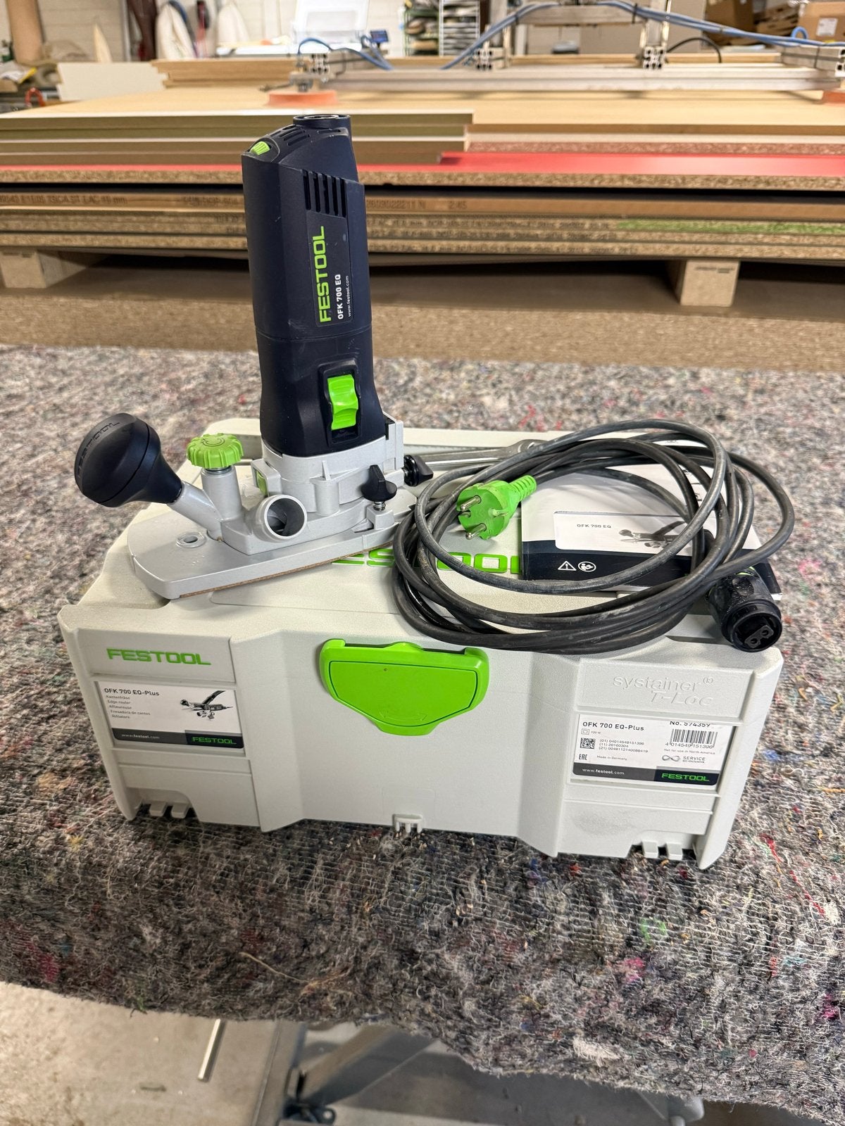 Festool OFK 700 EQ kantenfrees met nieuwe zool, Ophalen of Verzenden, Zo goed als nieuw, Elektrisch, Kantenfrees