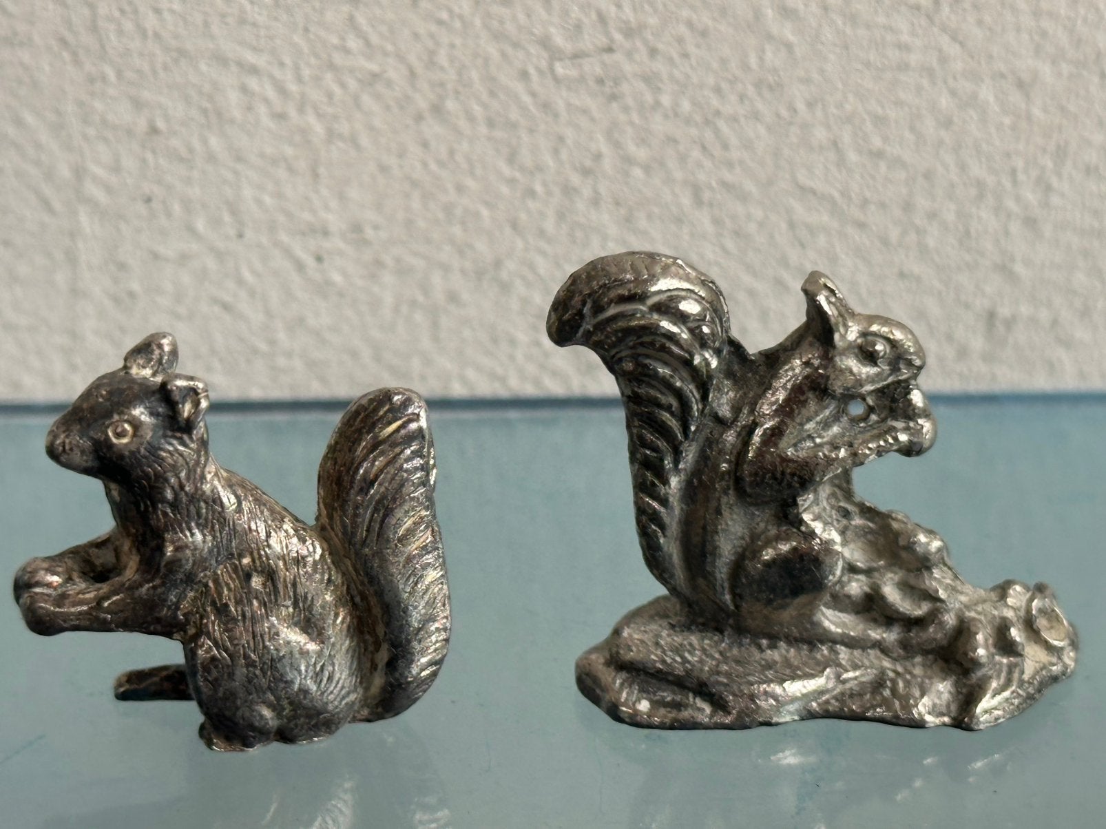Oud verzilverd eekhoorn beeldjes  2.5 / 3 cm P/ stuk, Ophalen of Verzenden, Gebruikt, Dier